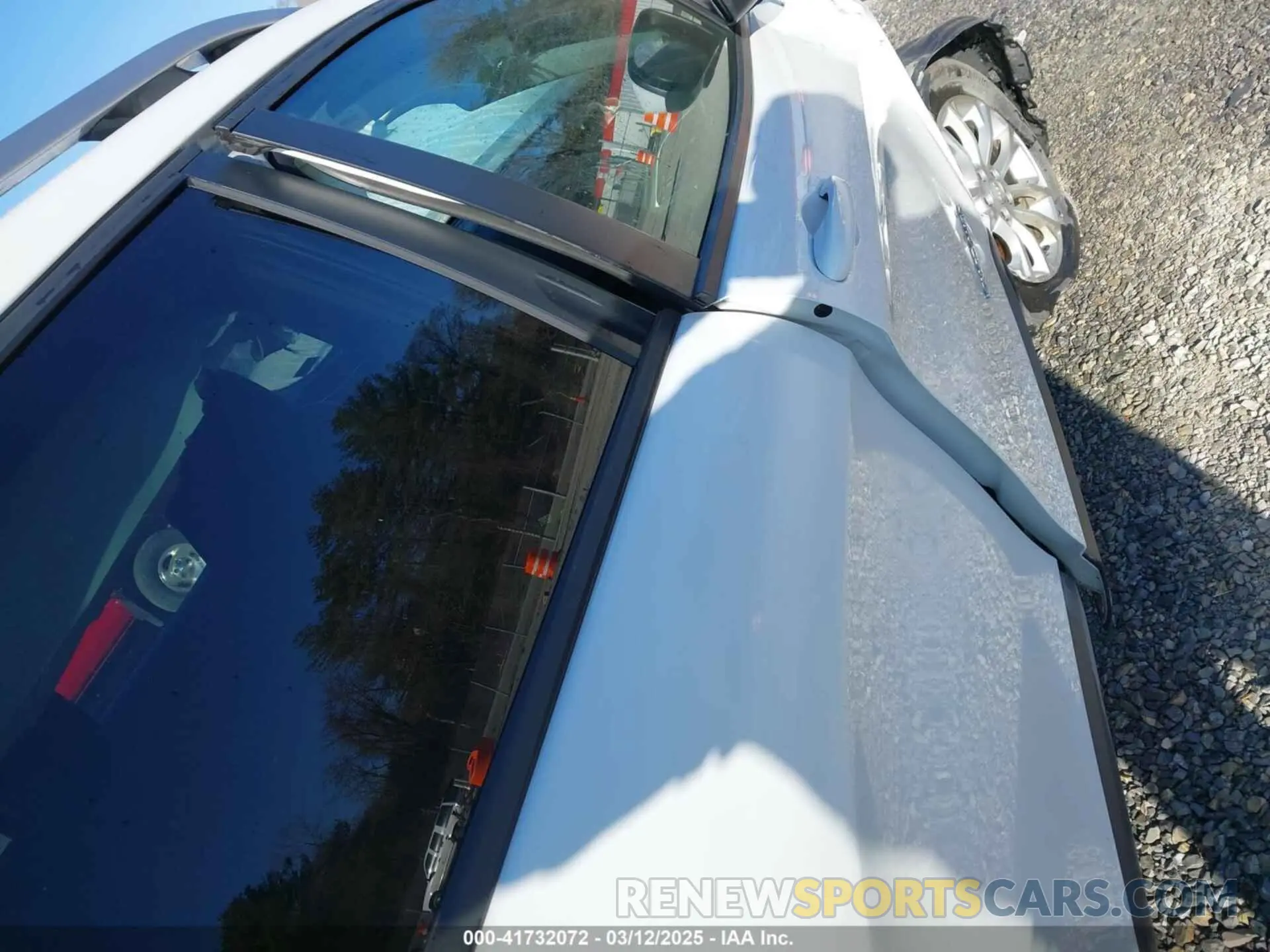 19 Photograph of a damaged car 1C4PJMCB7LD505563 JEEP CHEROKEE 2020