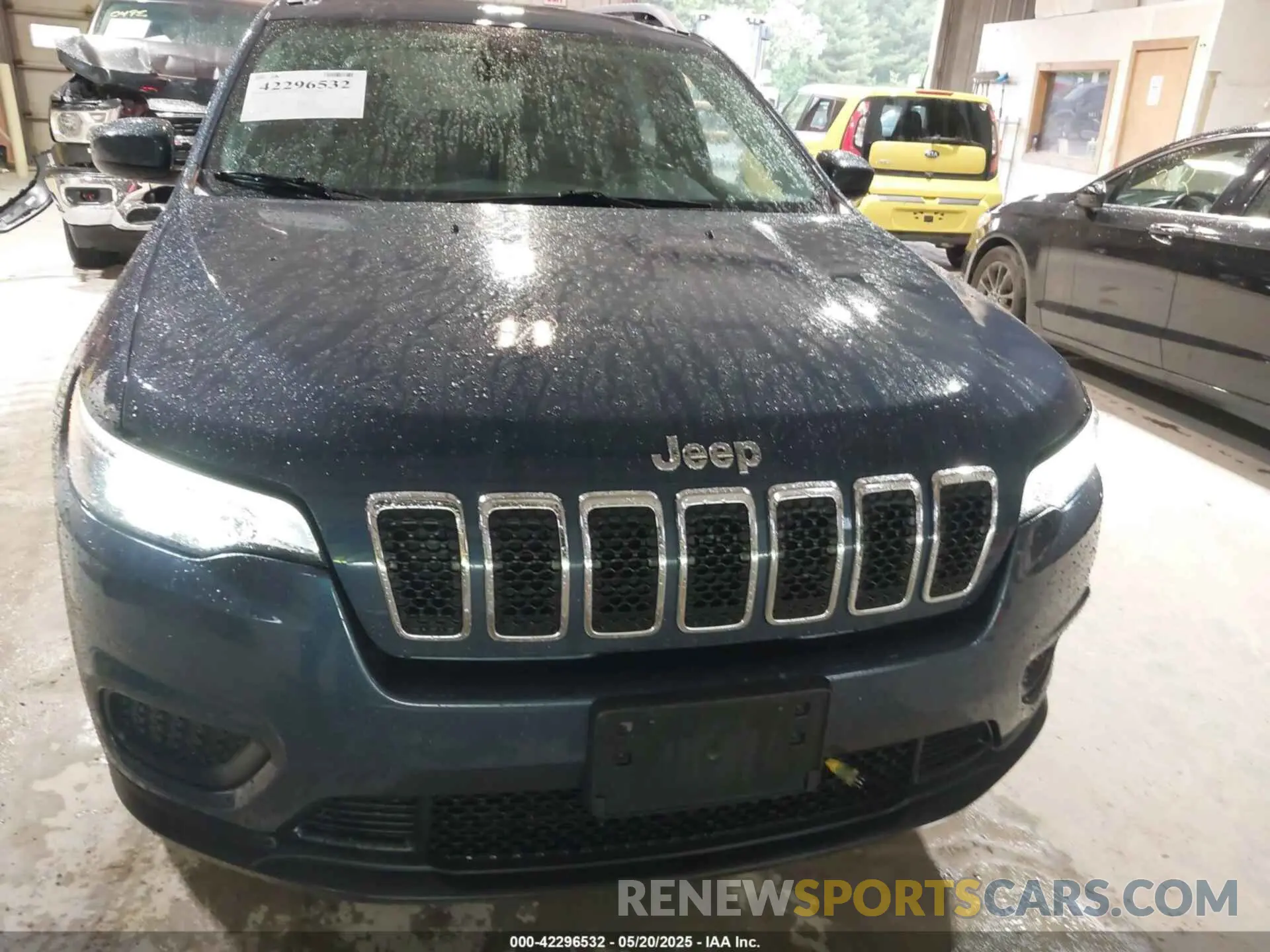 12 Photograph of a damaged car 1C4PJMCB7LD529460 JEEP CHEROKEE 2020