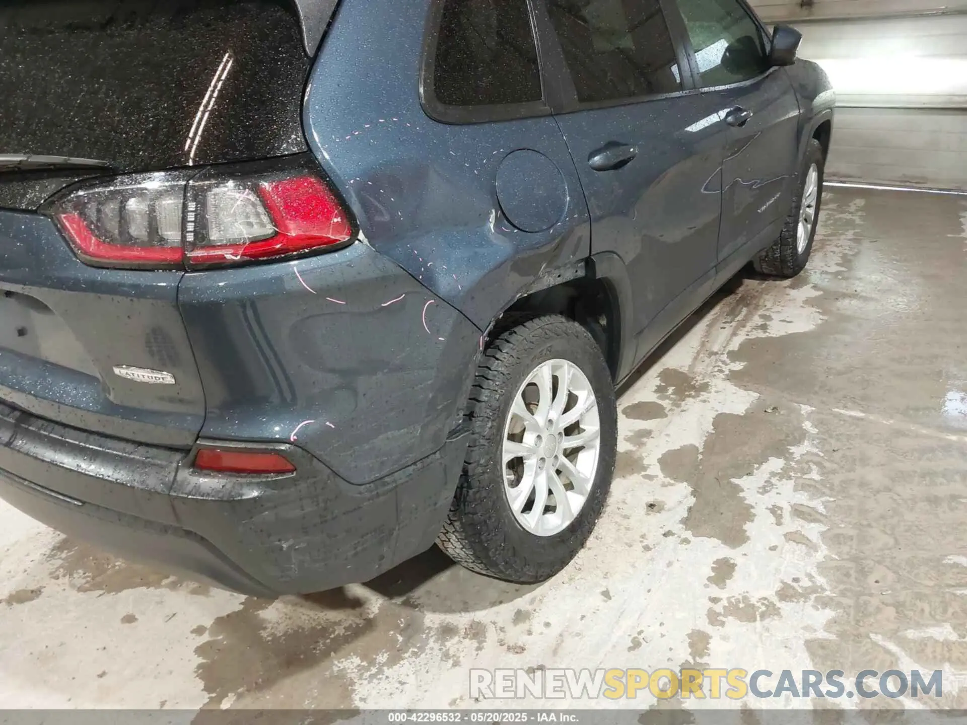6 Photograph of a damaged car 1C4PJMCB7LD529460 JEEP CHEROKEE 2020