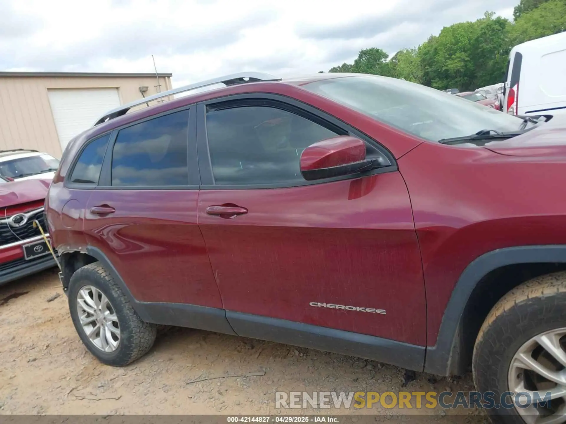 13 Photograph of a damaged car 1C4PJMCB7LD575600 JEEP CHEROKEE 2020