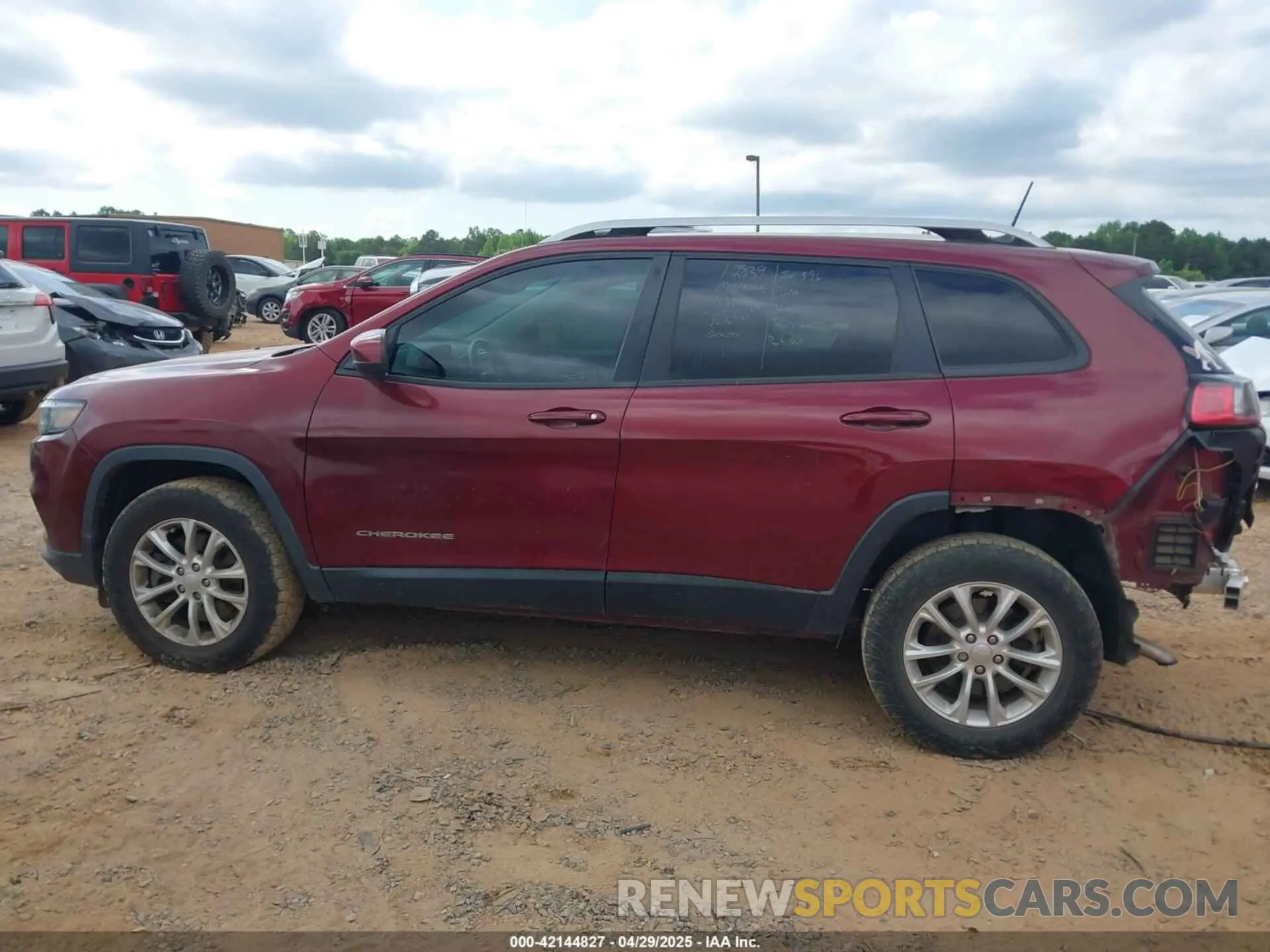 14 Photograph of a damaged car 1C4PJMCB7LD575600 JEEP CHEROKEE 2020