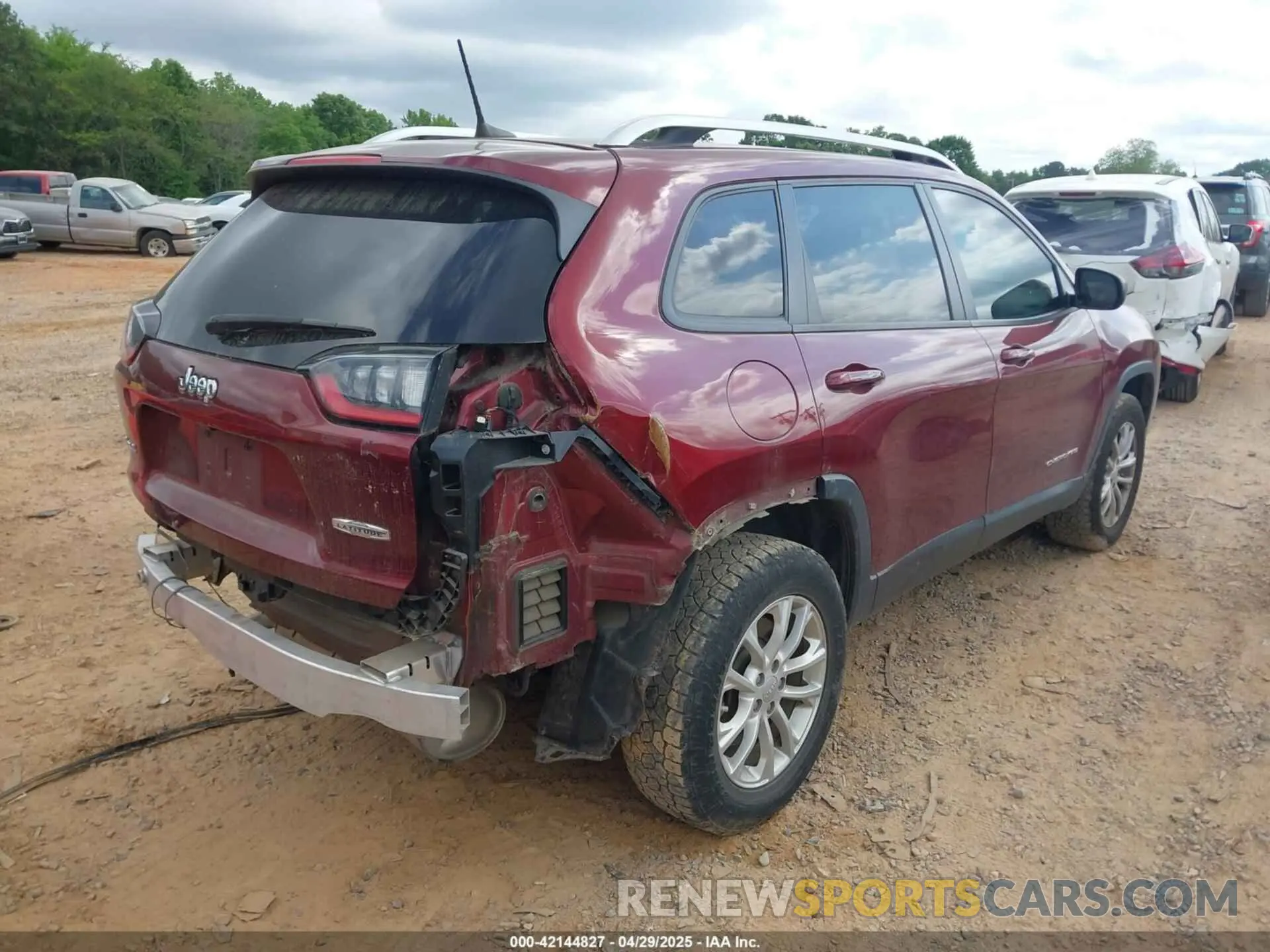 4 Photograph of a damaged car 1C4PJMCB7LD575600 JEEP CHEROKEE 2020