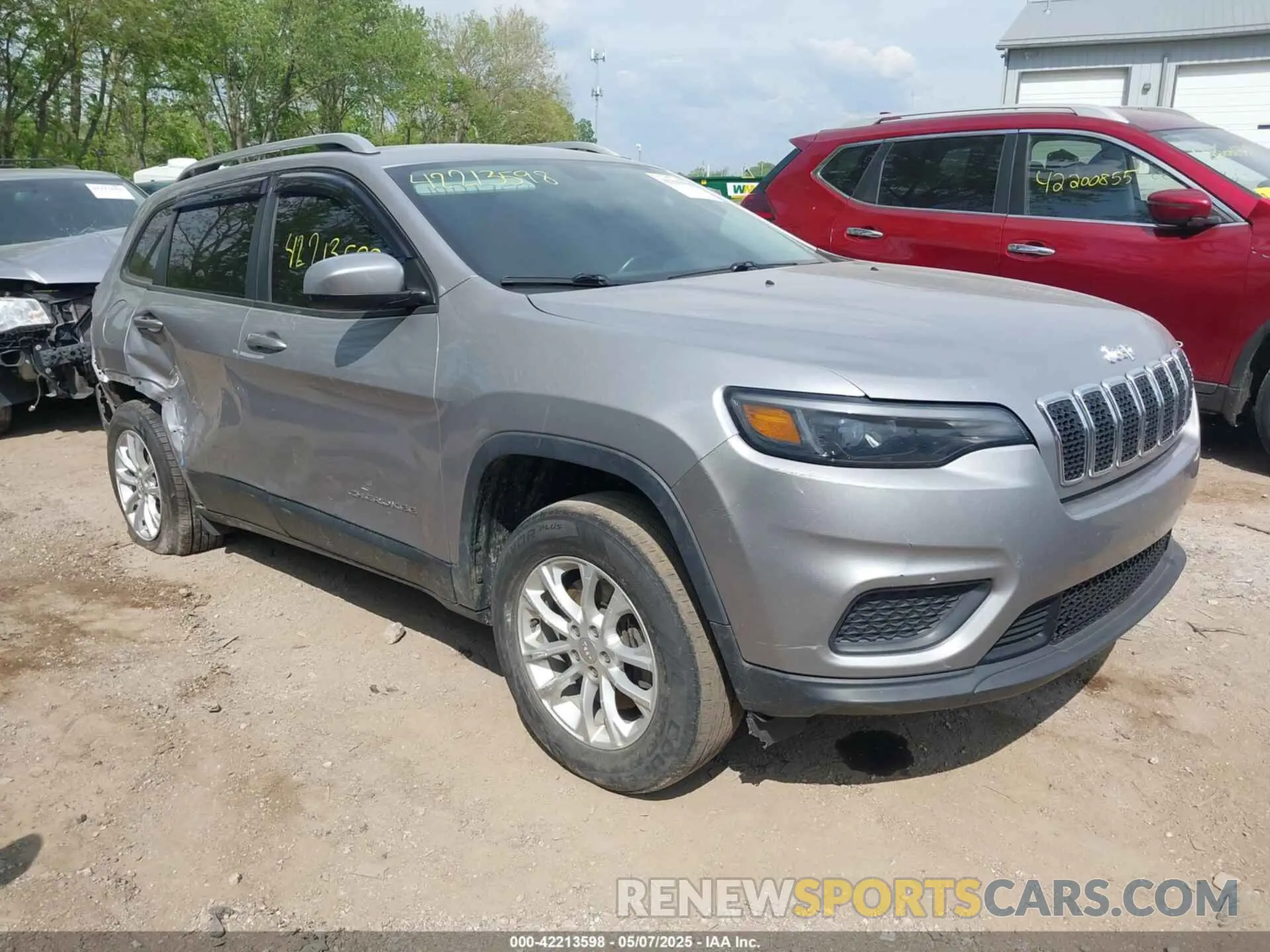1 Photograph of a damaged car 1C4PJMCB8LD520203 JEEP CHEROKEE 2020