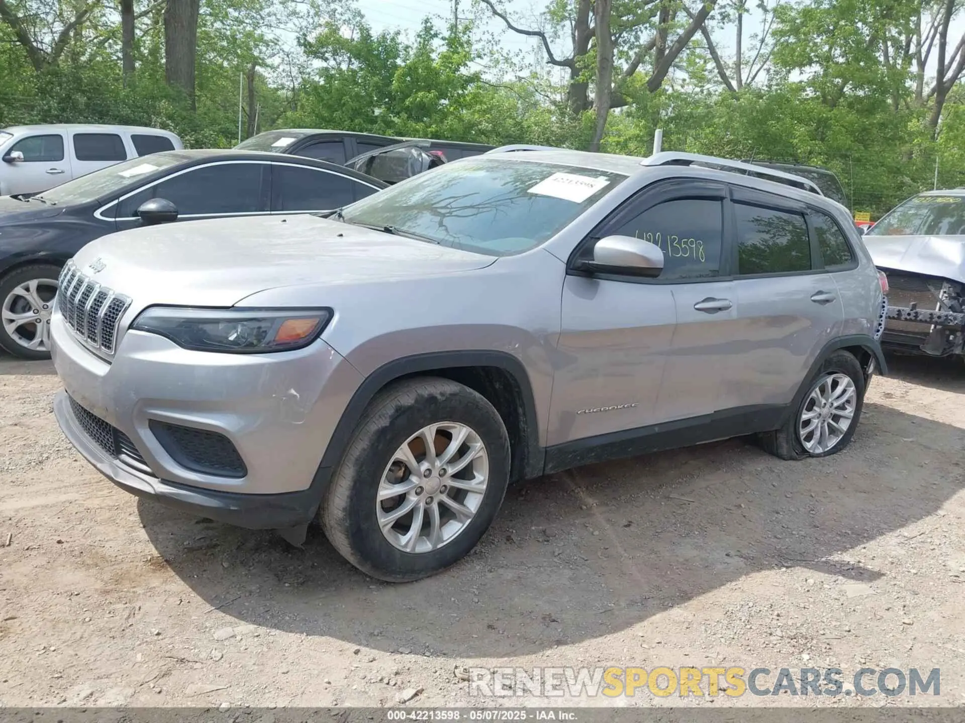 14 Photograph of a damaged car 1C4PJMCB8LD520203 JEEP CHEROKEE 2020
