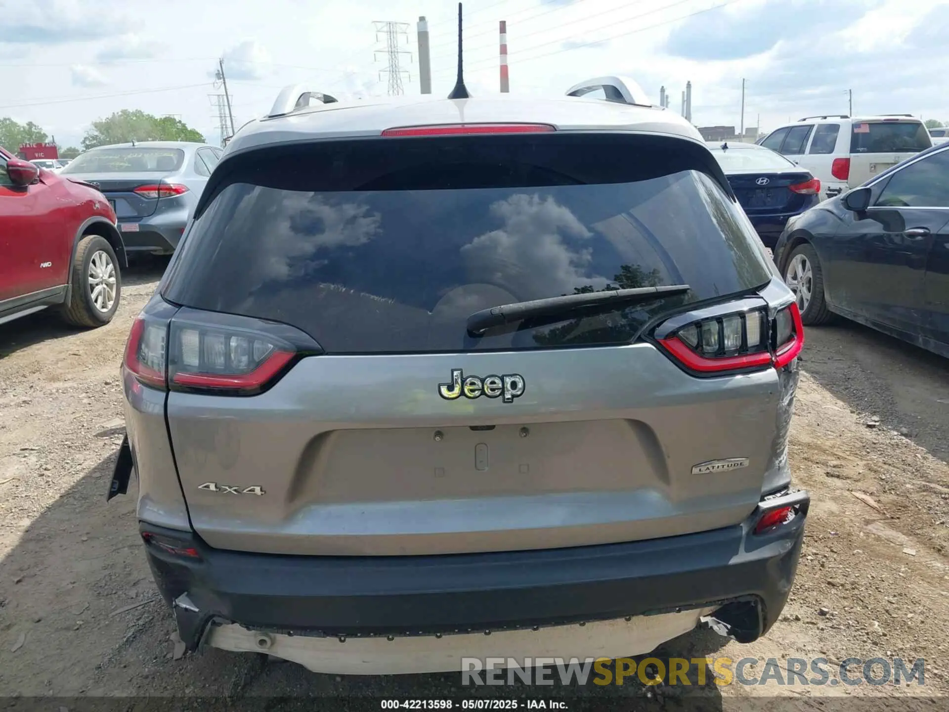 16 Photograph of a damaged car 1C4PJMCB8LD520203 JEEP CHEROKEE 2020
