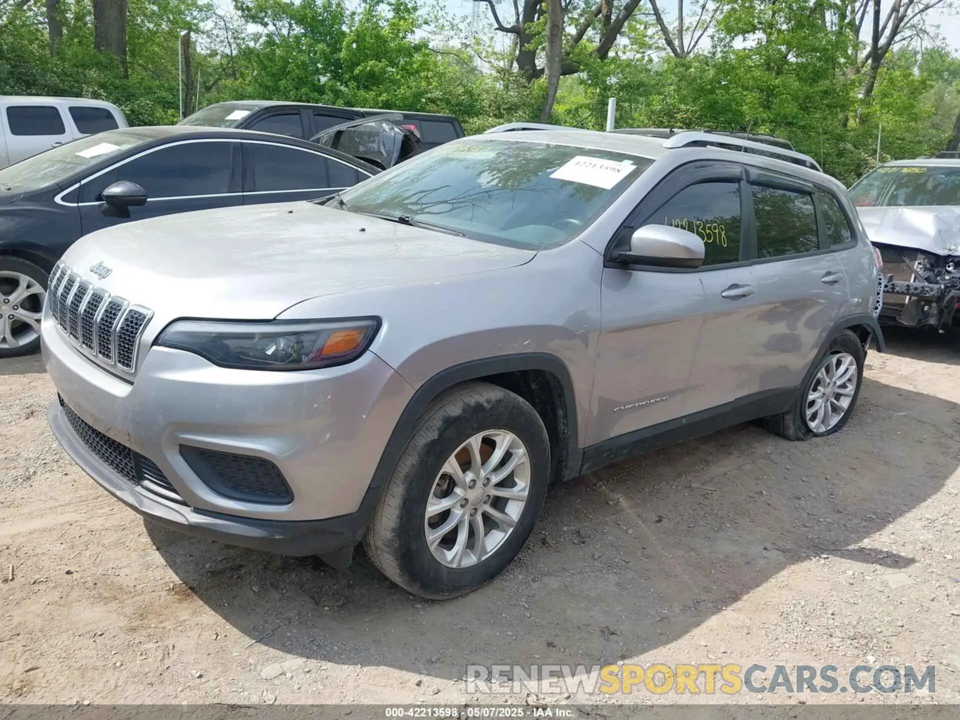 2 Photograph of a damaged car 1C4PJMCB8LD520203 JEEP CHEROKEE 2020
