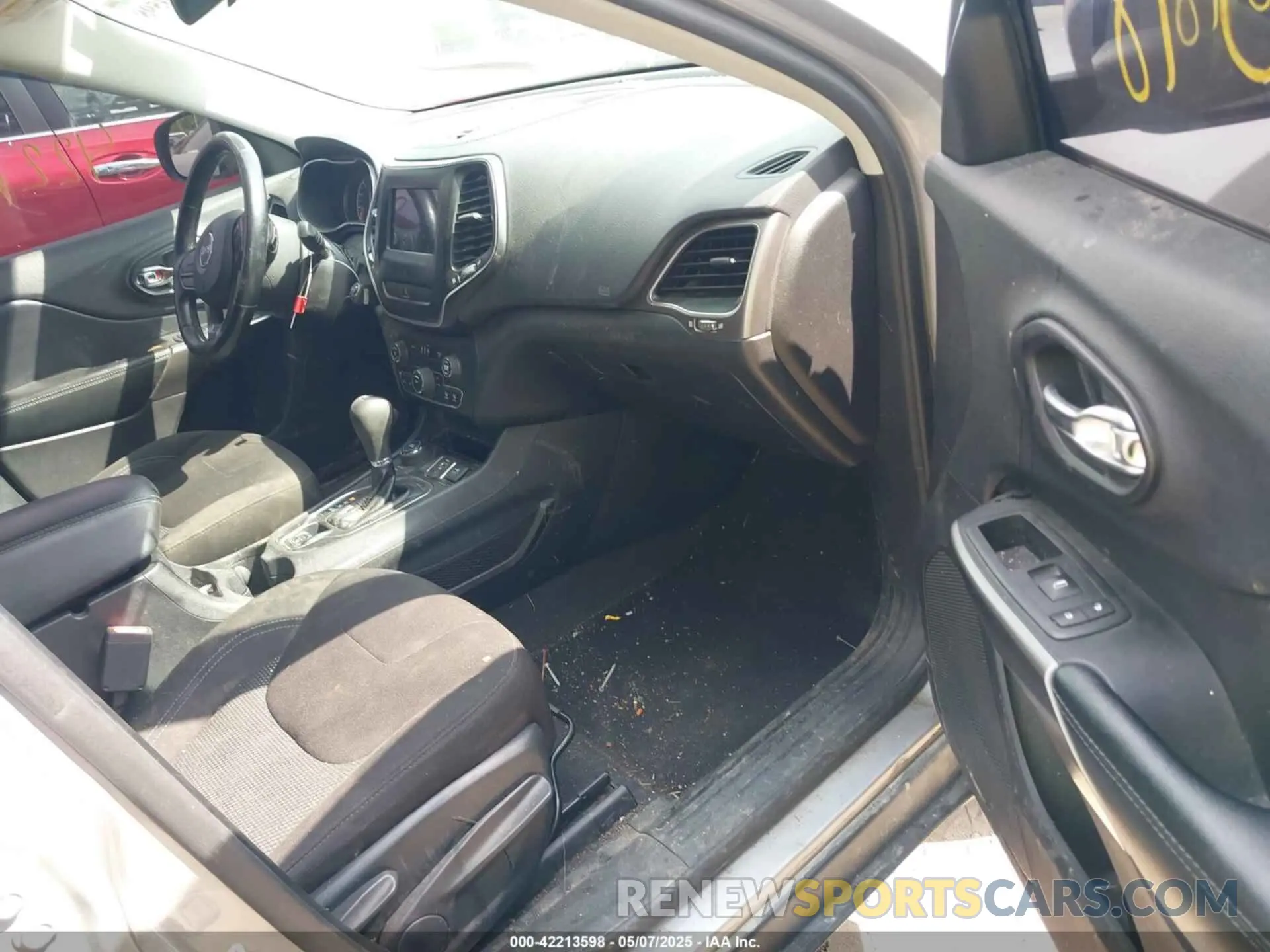 5 Photograph of a damaged car 1C4PJMCB8LD520203 JEEP CHEROKEE 2020