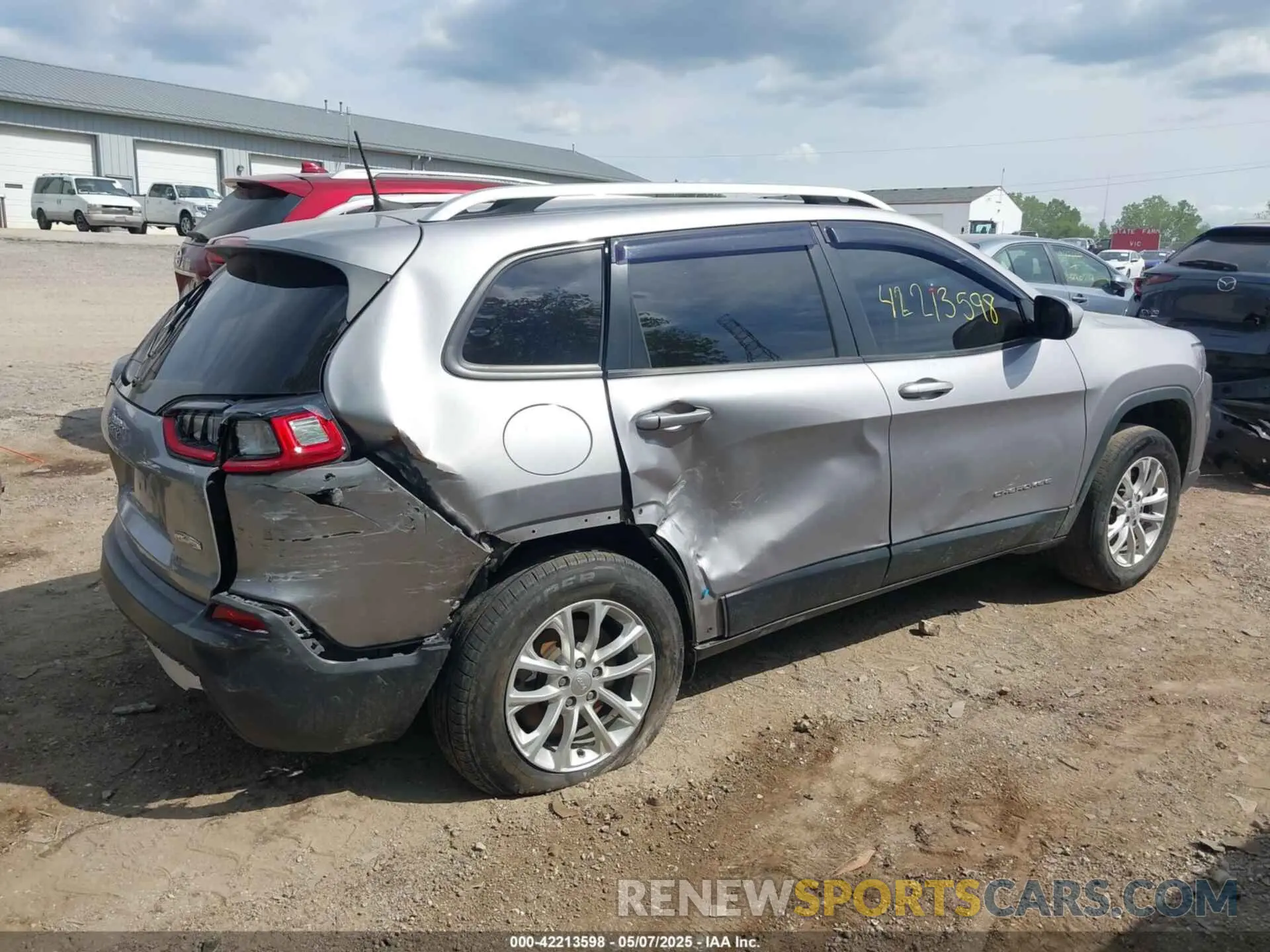 6 Photograph of a damaged car 1C4PJMCB8LD520203 JEEP CHEROKEE 2020