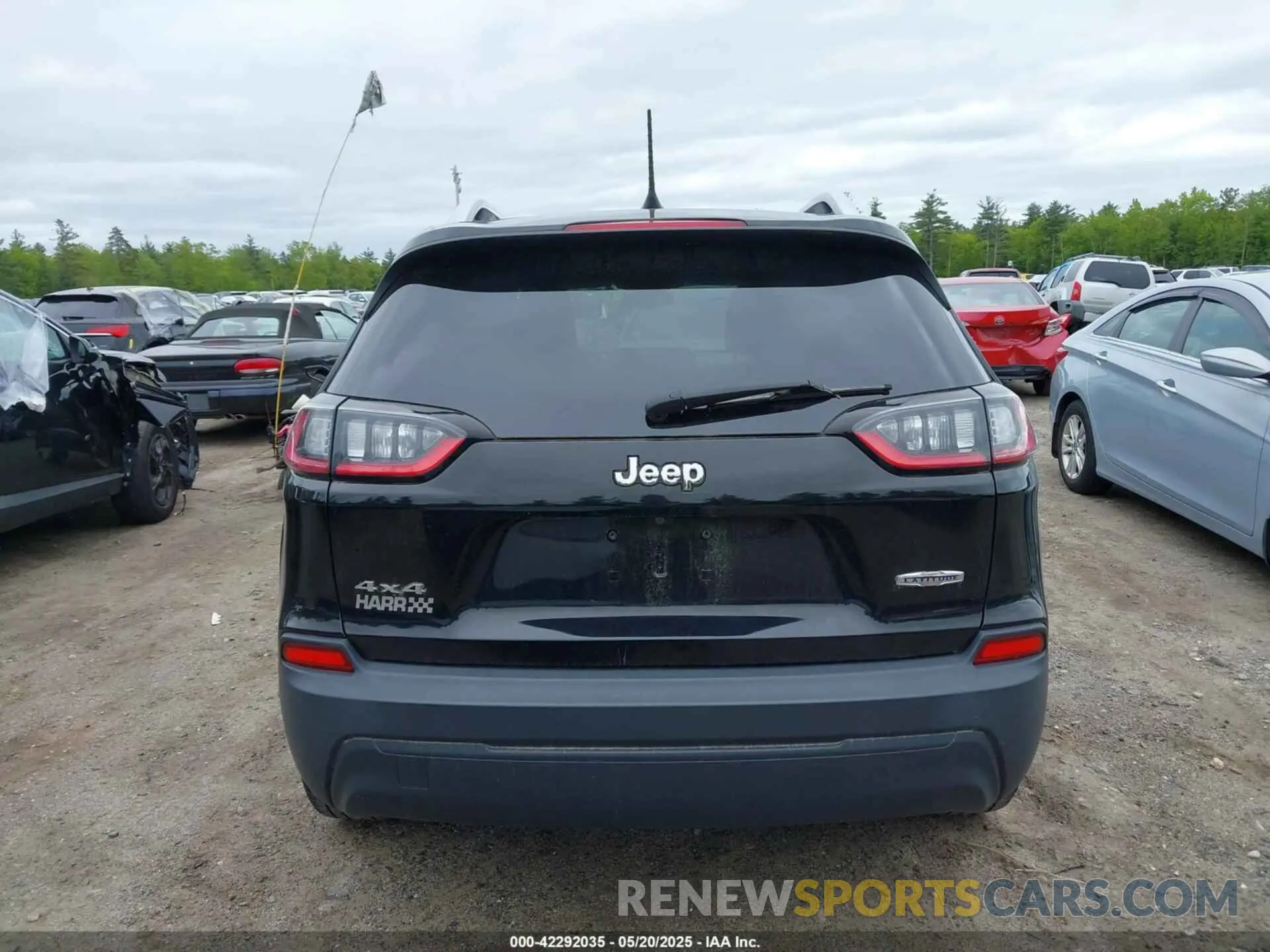 16 Photograph of a damaged car 1C4PJMCB8LD607440 JEEP CHEROKEE 2020