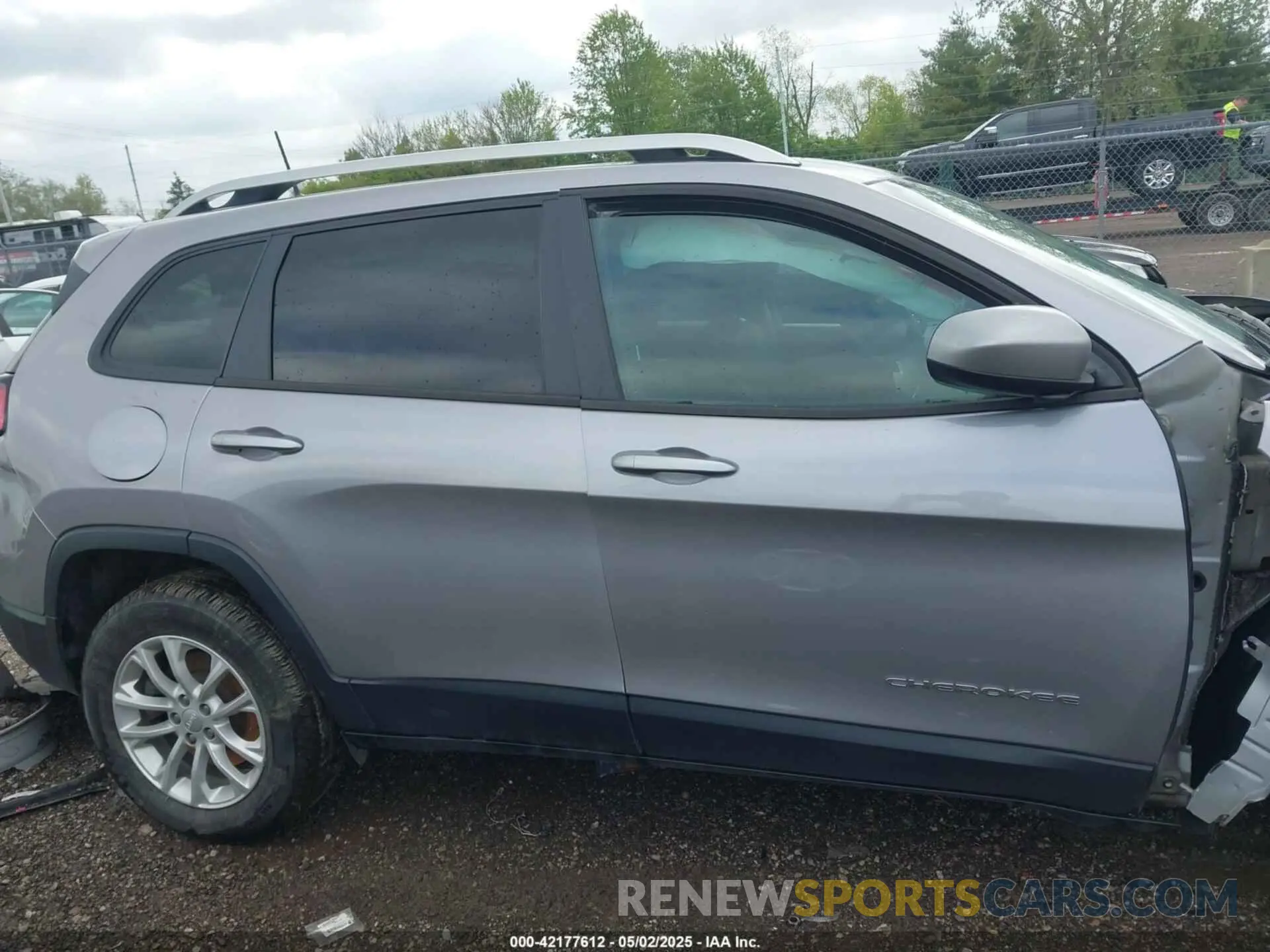 14 Photograph of a damaged car 1C4PJMCB9LD546714 JEEP CHEROKEE 2020