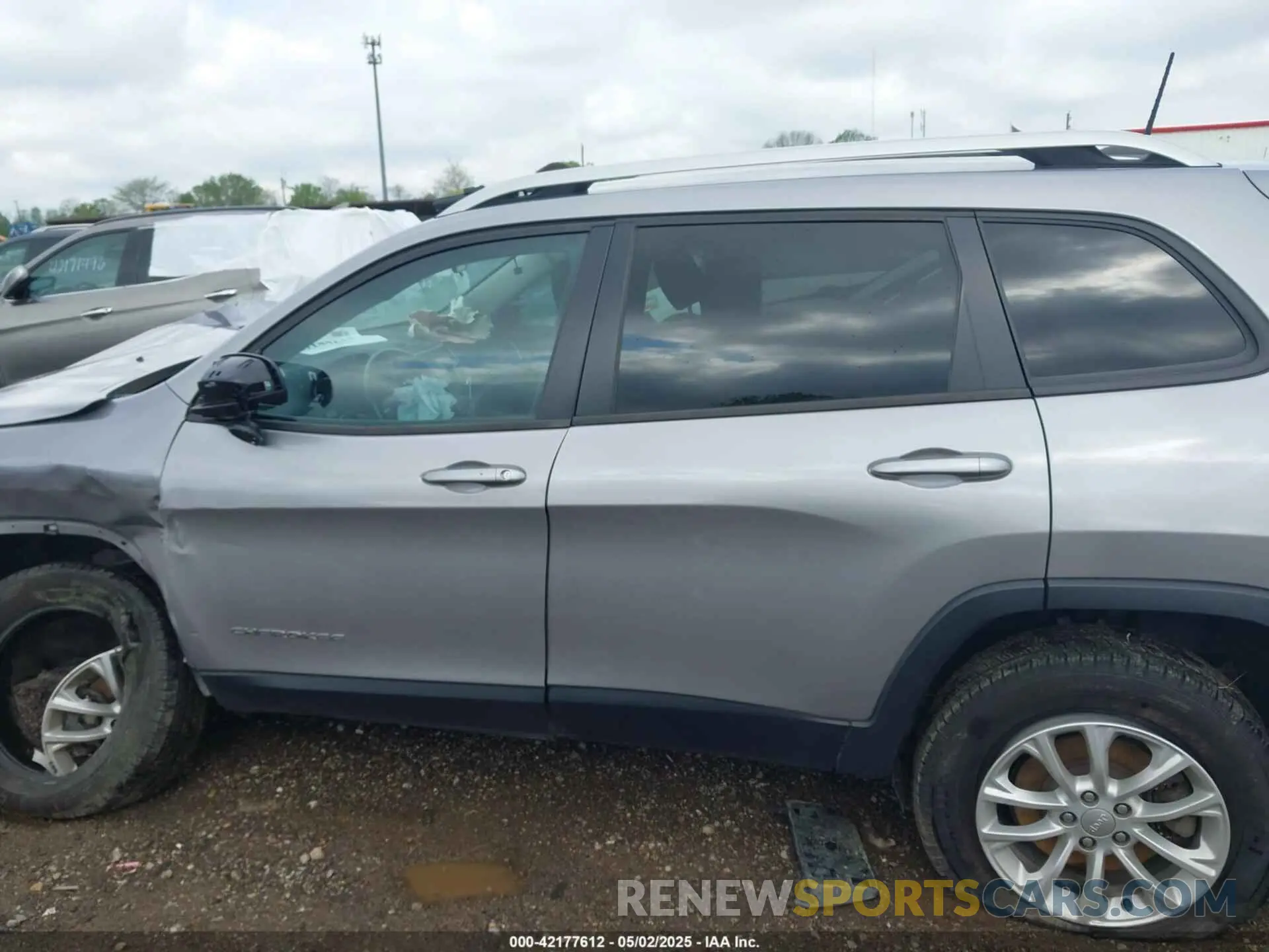 15 Photograph of a damaged car 1C4PJMCB9LD546714 JEEP CHEROKEE 2020