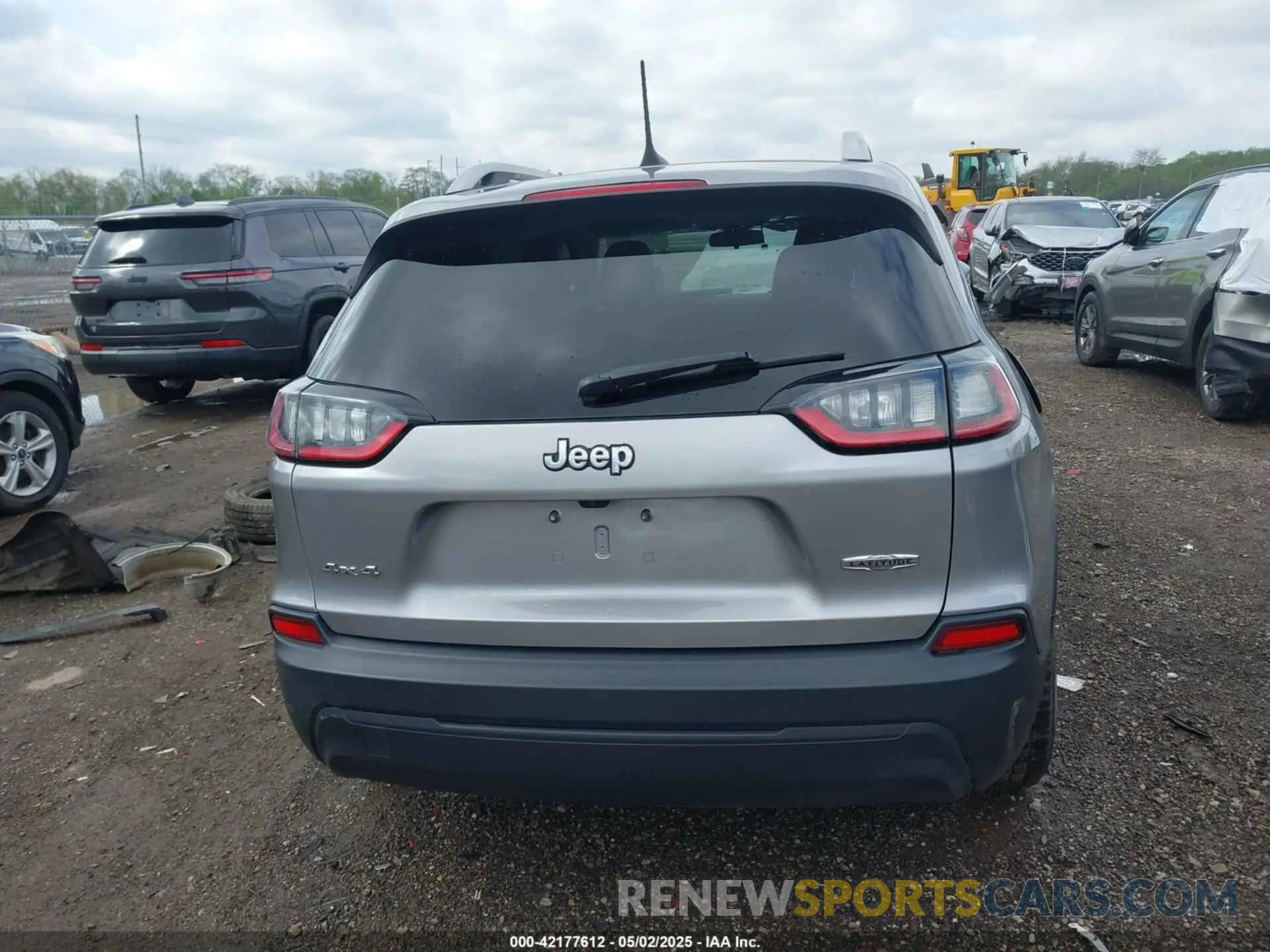 17 Photograph of a damaged car 1C4PJMCB9LD546714 JEEP CHEROKEE 2020