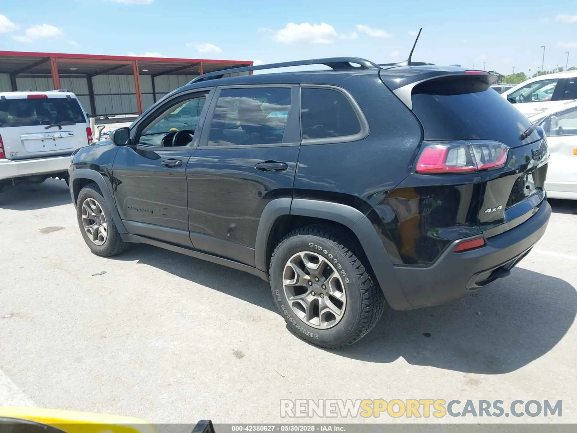 3 Photograph of a damaged car 1C4PJMCX3LD584466 JEEP CHEROKEE 2020