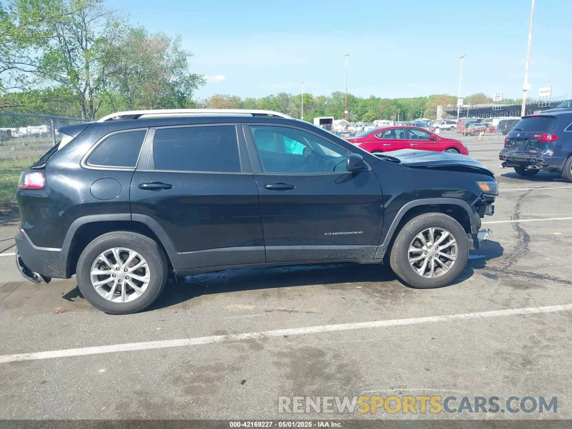 13 Photograph of a damaged car 1C4PJMCX4LD565781 JEEP CHEROKEE 2020