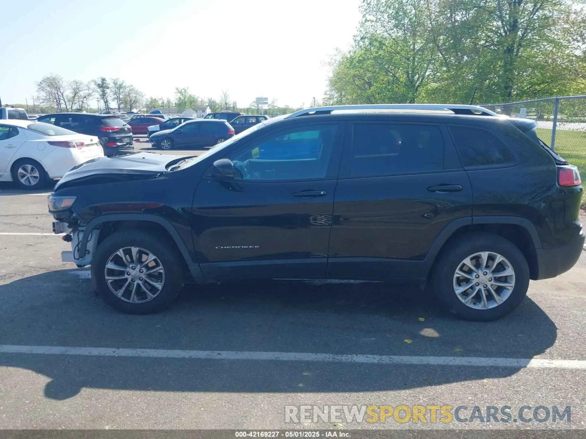 14 Photograph of a damaged car 1C4PJMCX4LD565781 JEEP CHEROKEE 2020