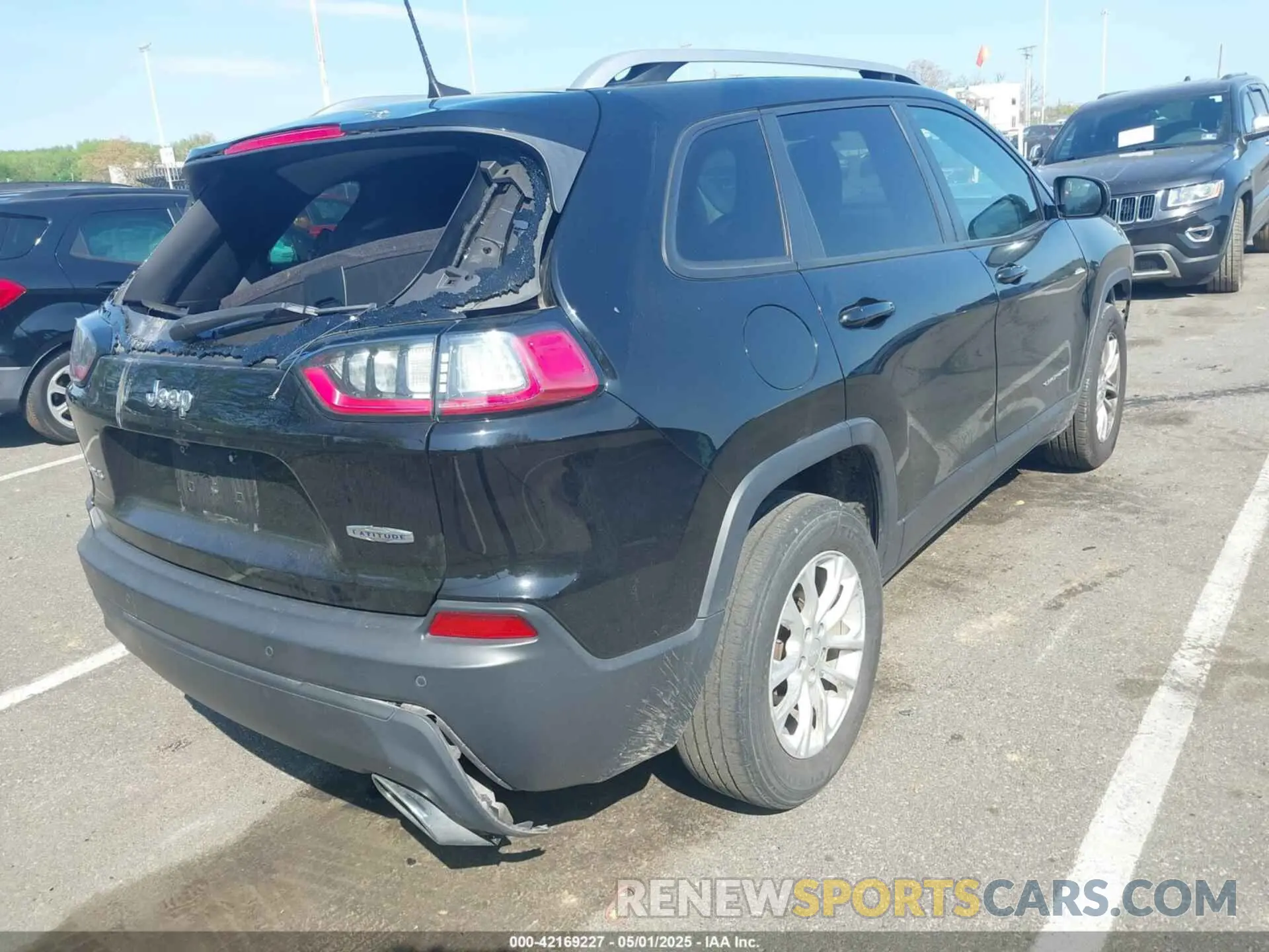 4 Photograph of a damaged car 1C4PJMCX4LD565781 JEEP CHEROKEE 2020