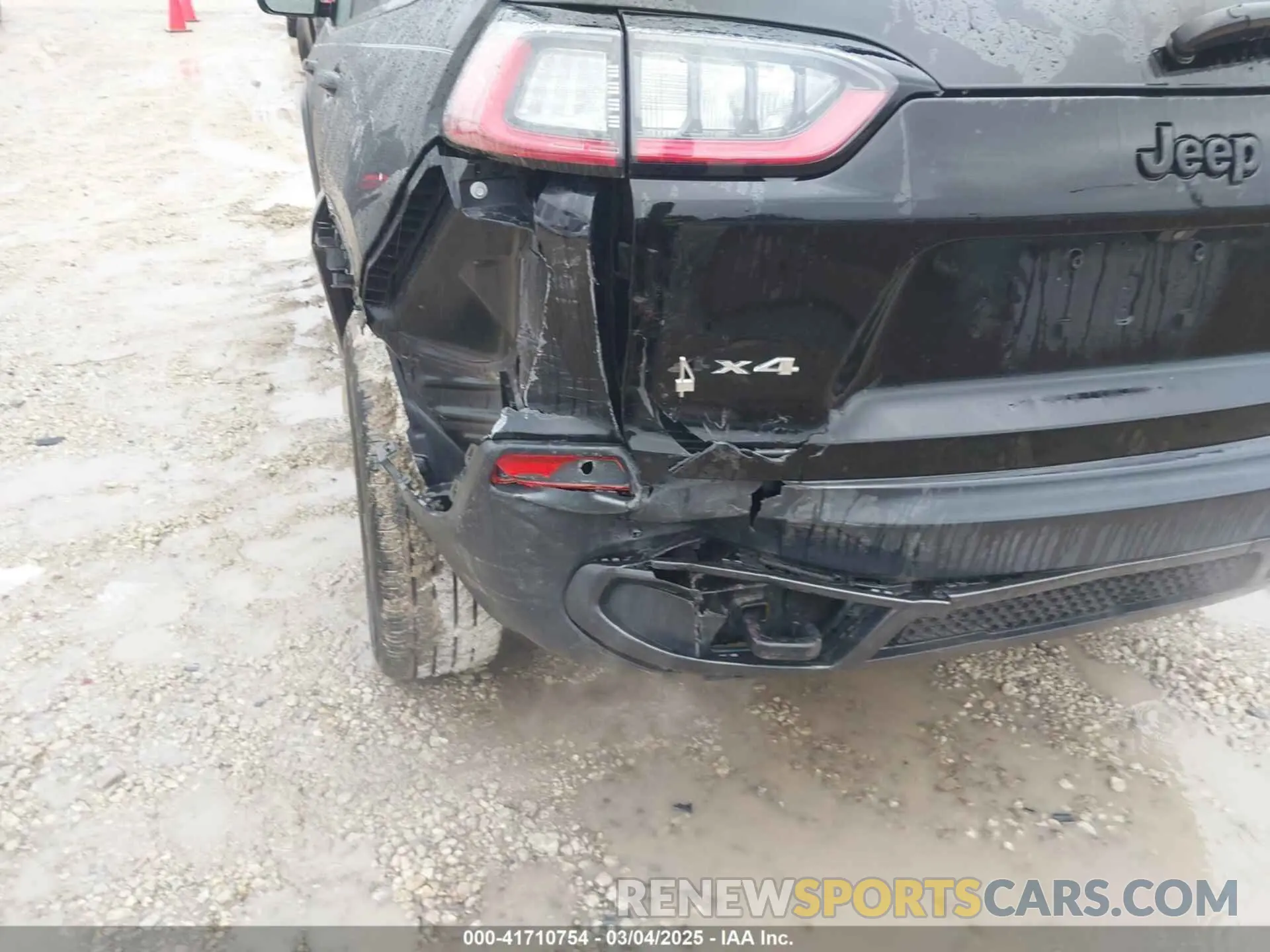 16 Photograph of a damaged car 1C4PJMCX9LD584410 JEEP CHEROKEE 2020