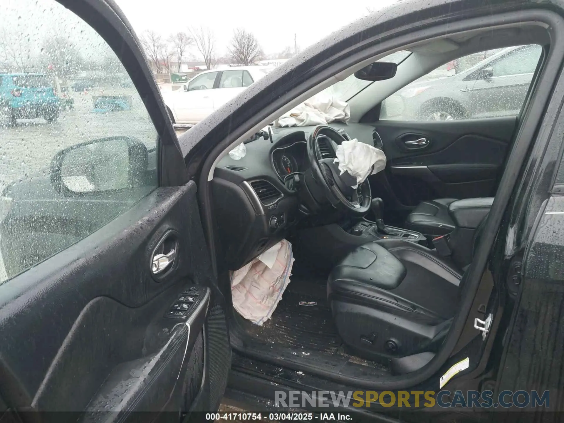 5 Photograph of a damaged car 1C4PJMCX9LD584410 JEEP CHEROKEE 2020