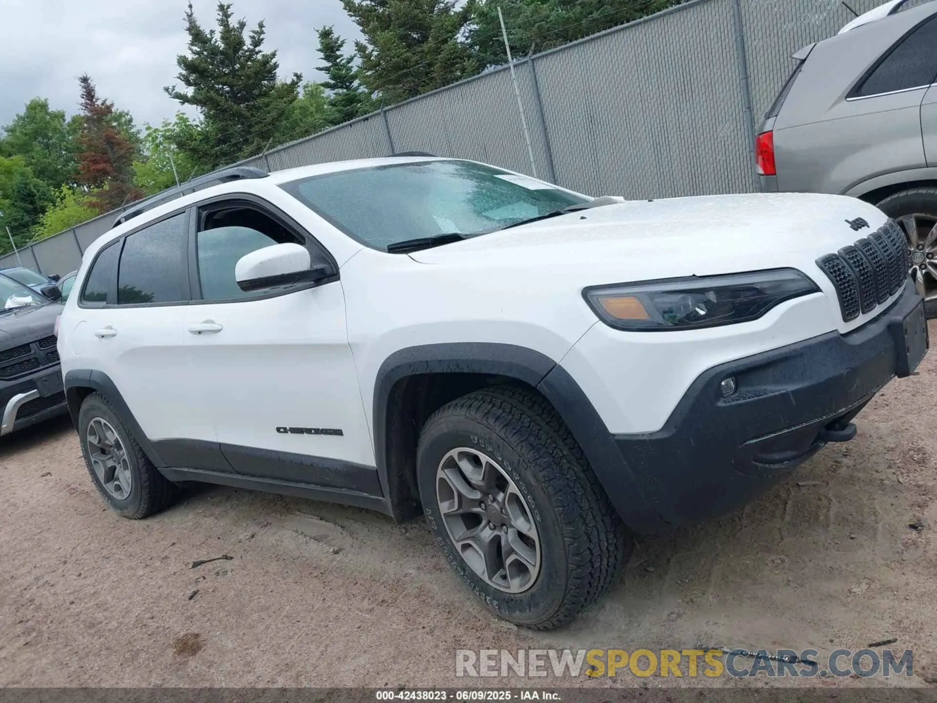 14 Photograph of a damaged car 1C4PJMCXXLD578180 JEEP CHEROKEE 2020