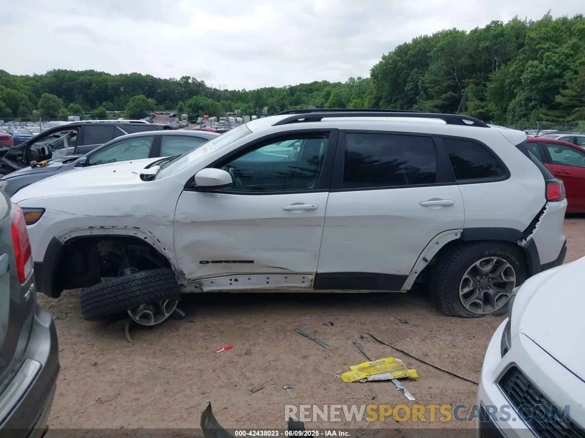 15 Photograph of a damaged car 1C4PJMCXXLD578180 JEEP CHEROKEE 2020
