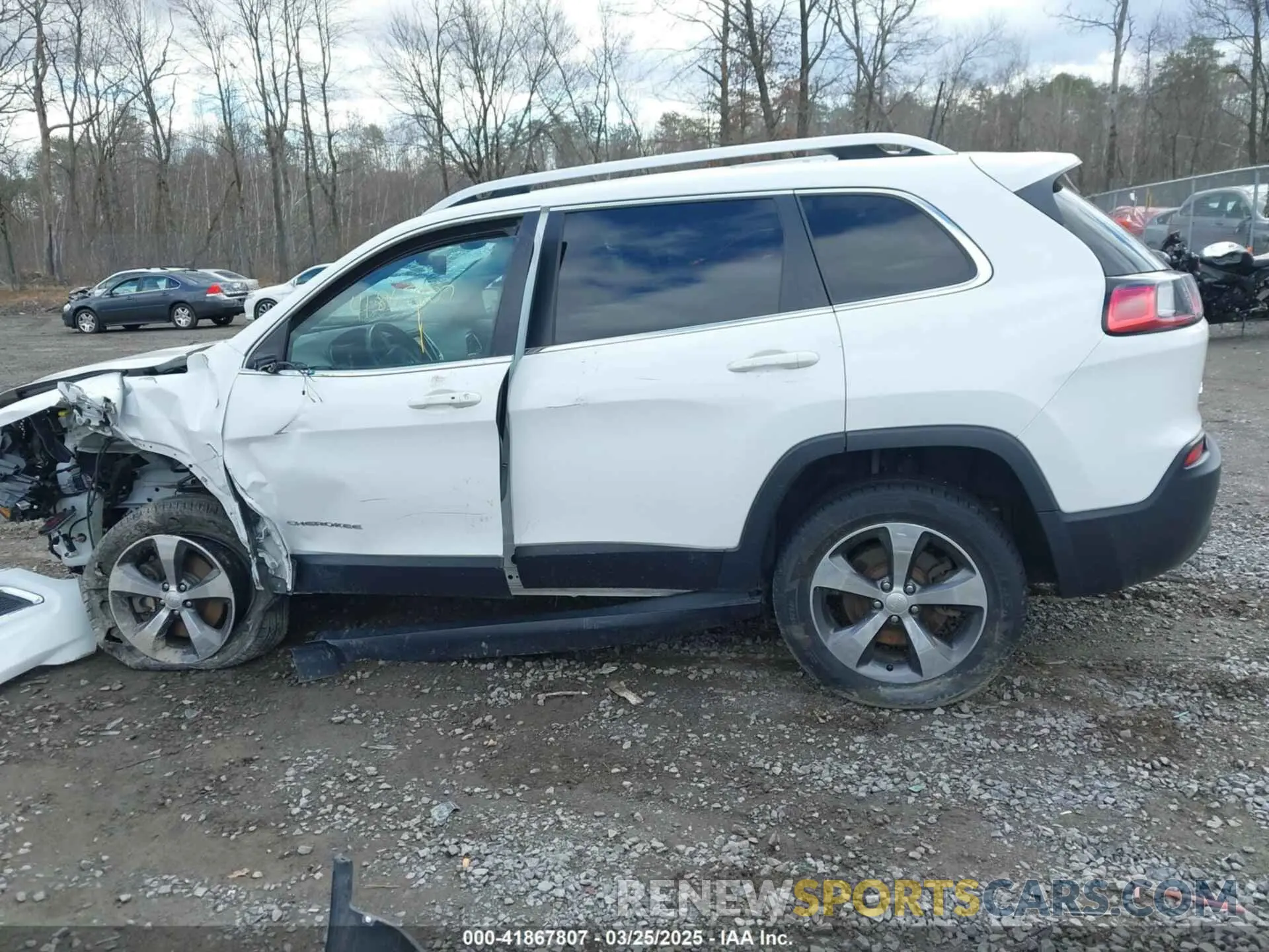 13 Photograph of a damaged car 1C4PJMDN6LD537882 JEEP CHEROKEE 2020