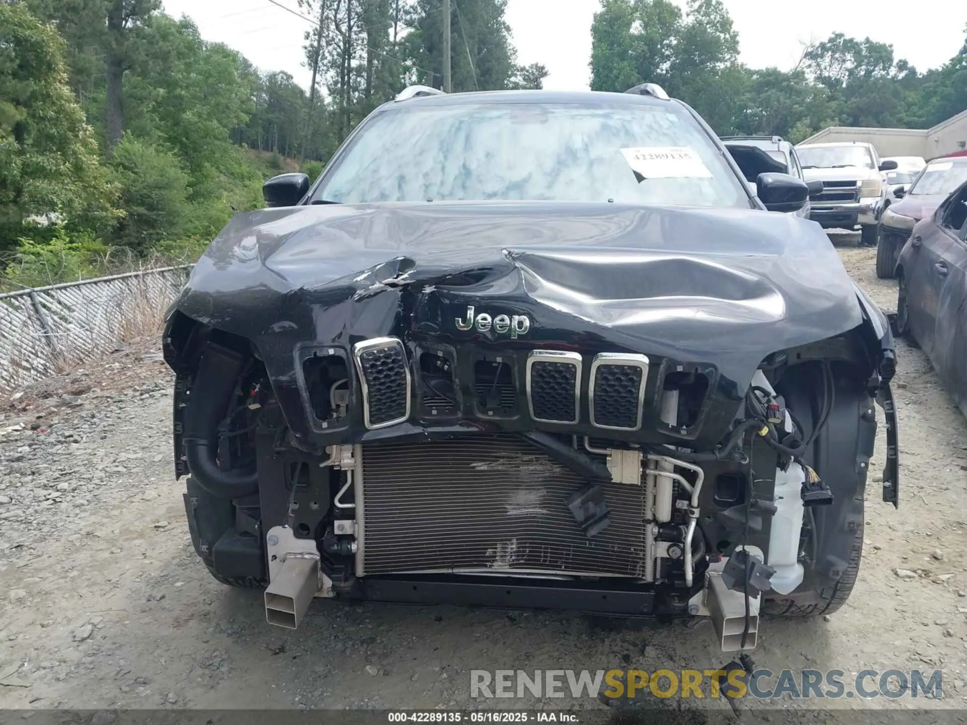 12 Photograph of a damaged car 1C4PJMDN6LD623130 JEEP CHEROKEE 2020