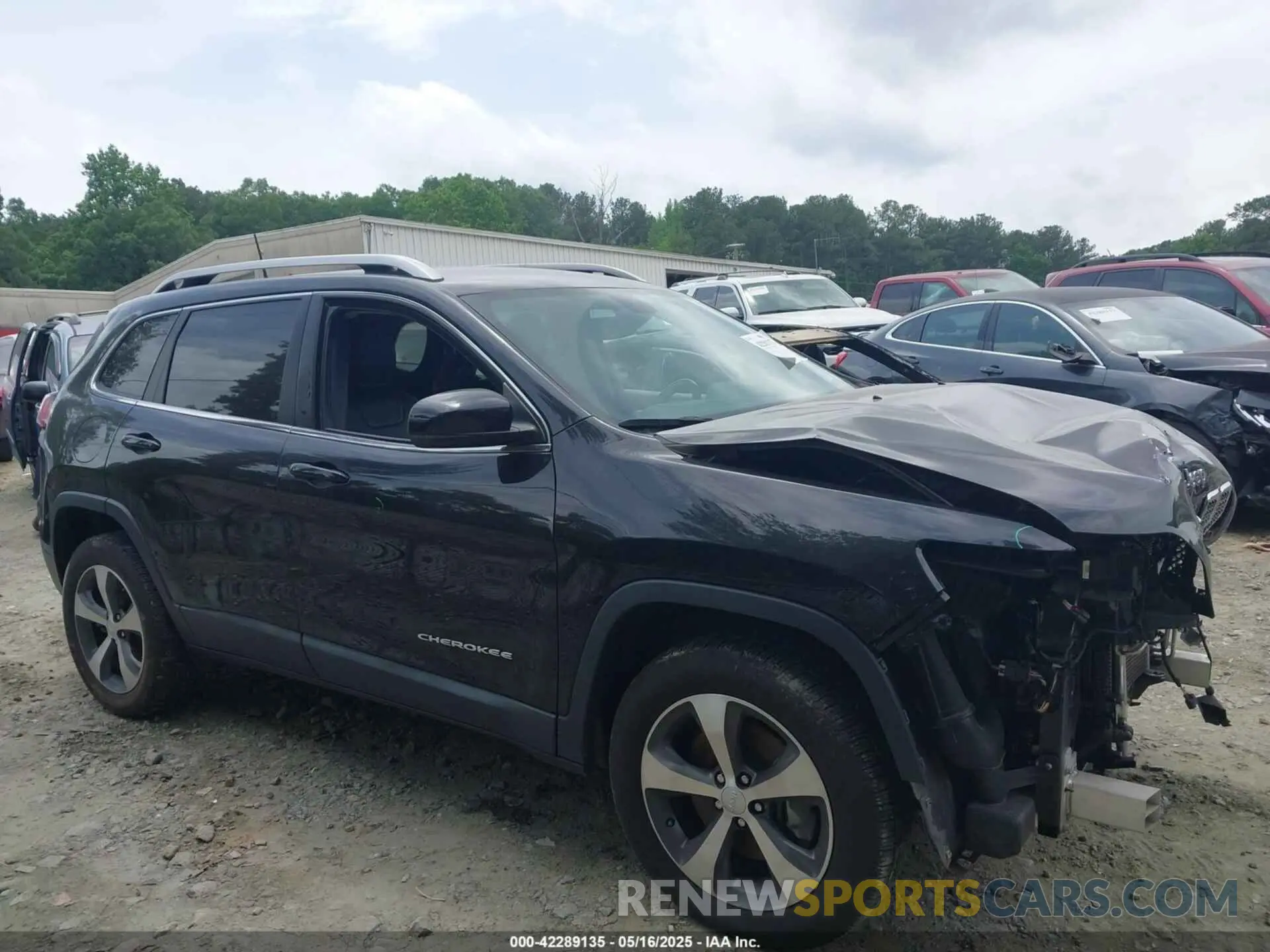 13 Photograph of a damaged car 1C4PJMDN6LD623130 JEEP CHEROKEE 2020