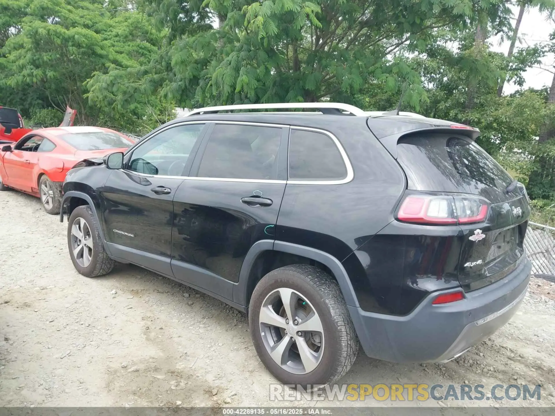 14 Photograph of a damaged car 1C4PJMDN6LD623130 JEEP CHEROKEE 2020