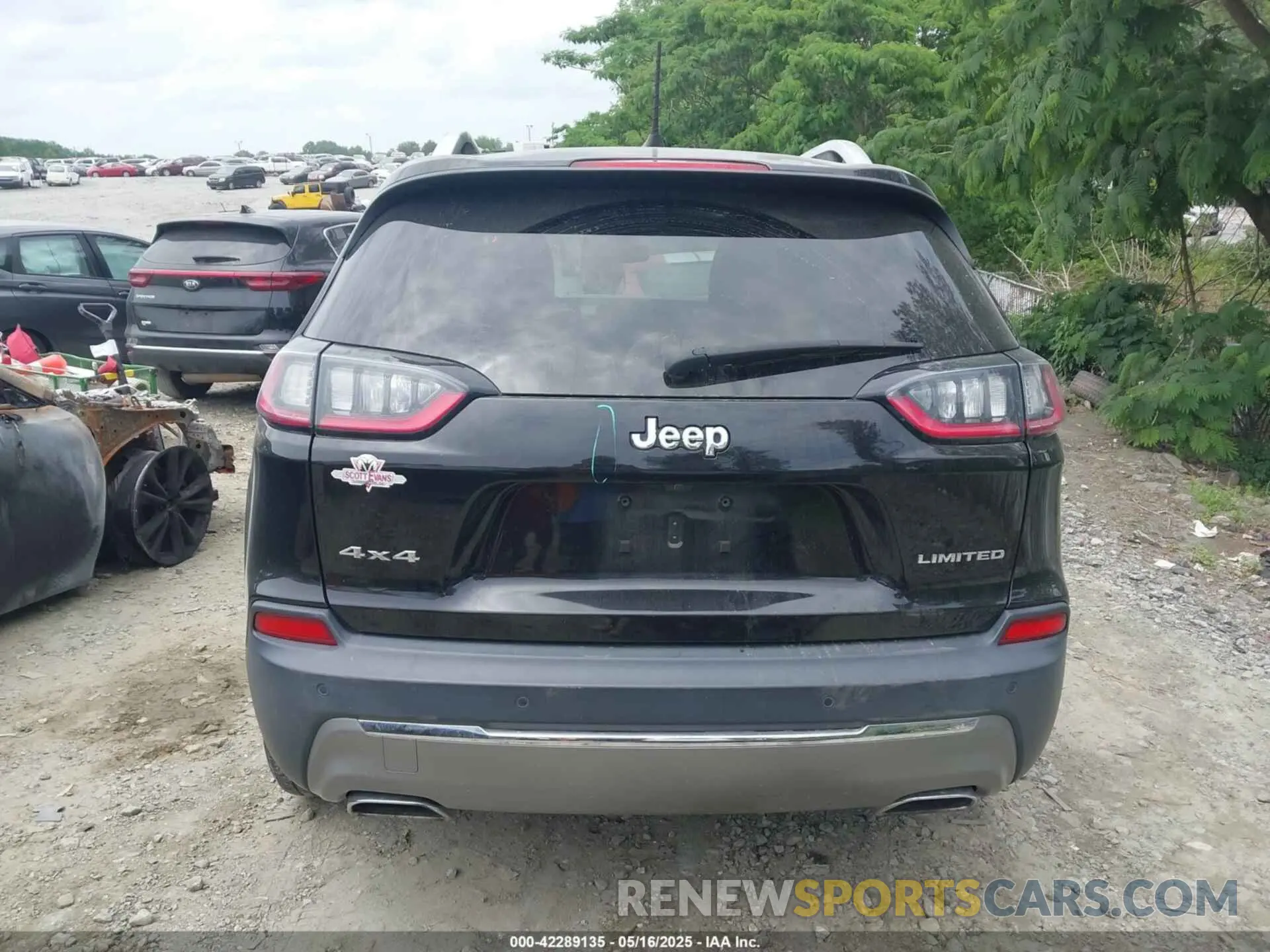 16 Photograph of a damaged car 1C4PJMDN6LD623130 JEEP CHEROKEE 2020
