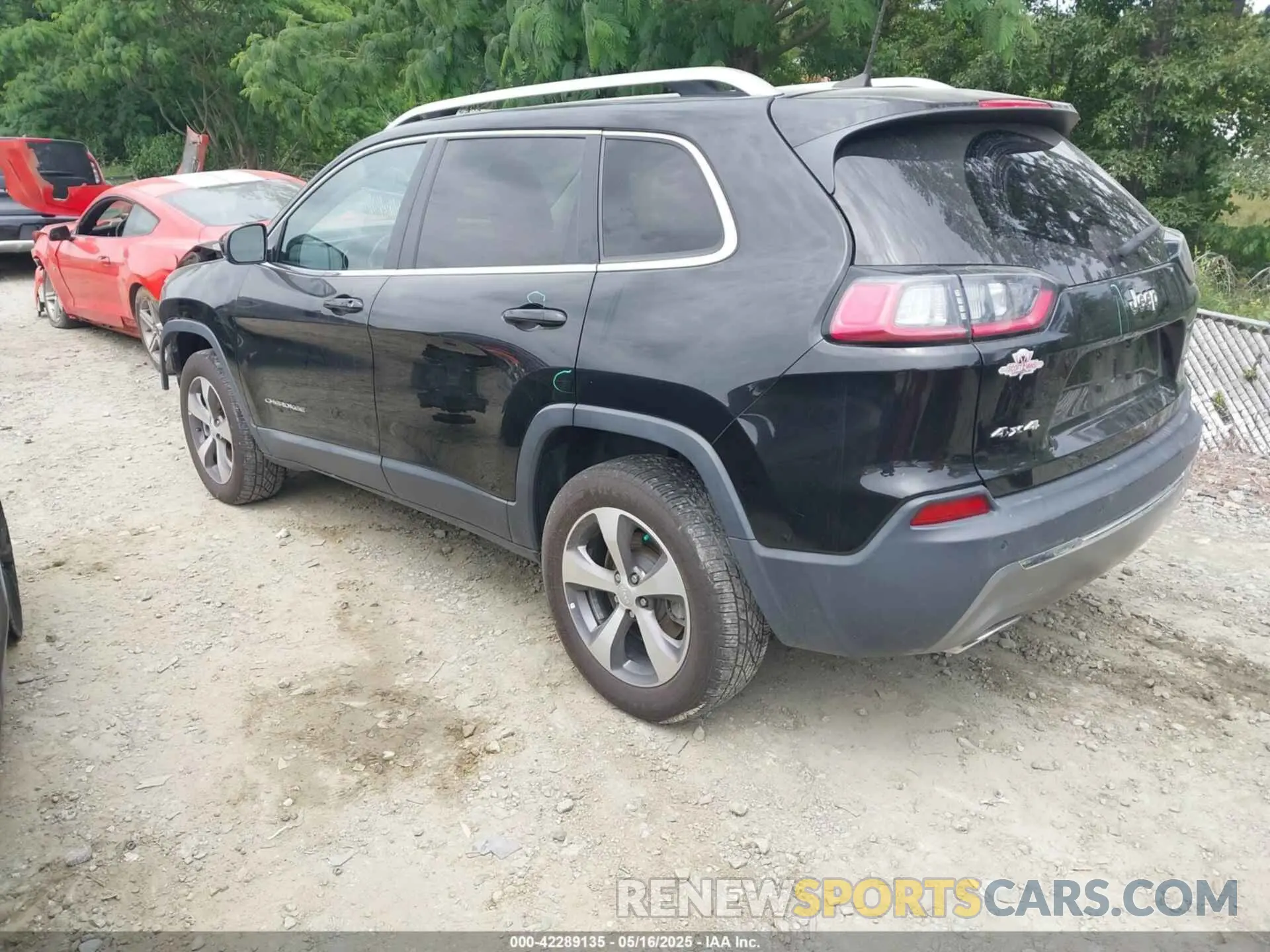 3 Photograph of a damaged car 1C4PJMDN6LD623130 JEEP CHEROKEE 2020