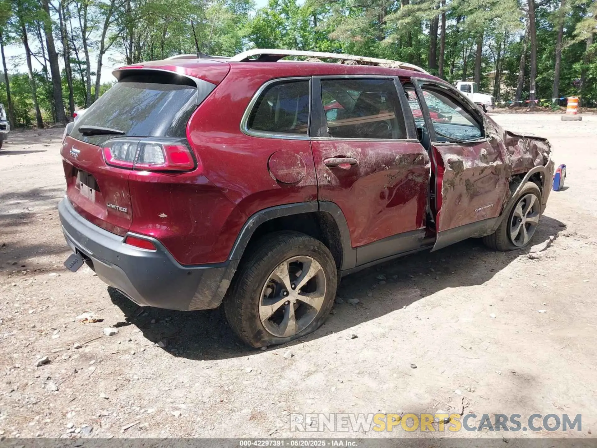 4 Photograph of a damaged car 1C4PJMDN8LD602361 JEEP CHEROKEE 2020
