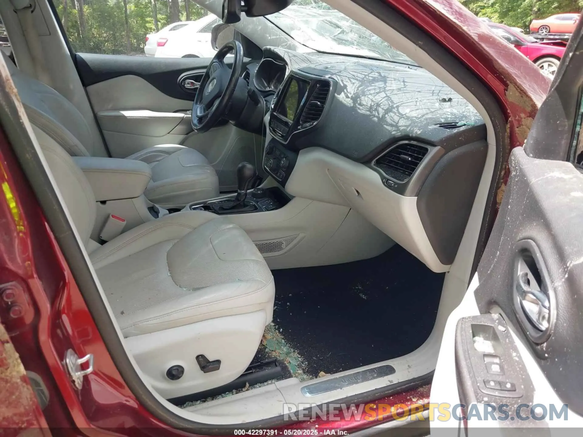 5 Photograph of a damaged car 1C4PJMDN8LD602361 JEEP CHEROKEE 2020
