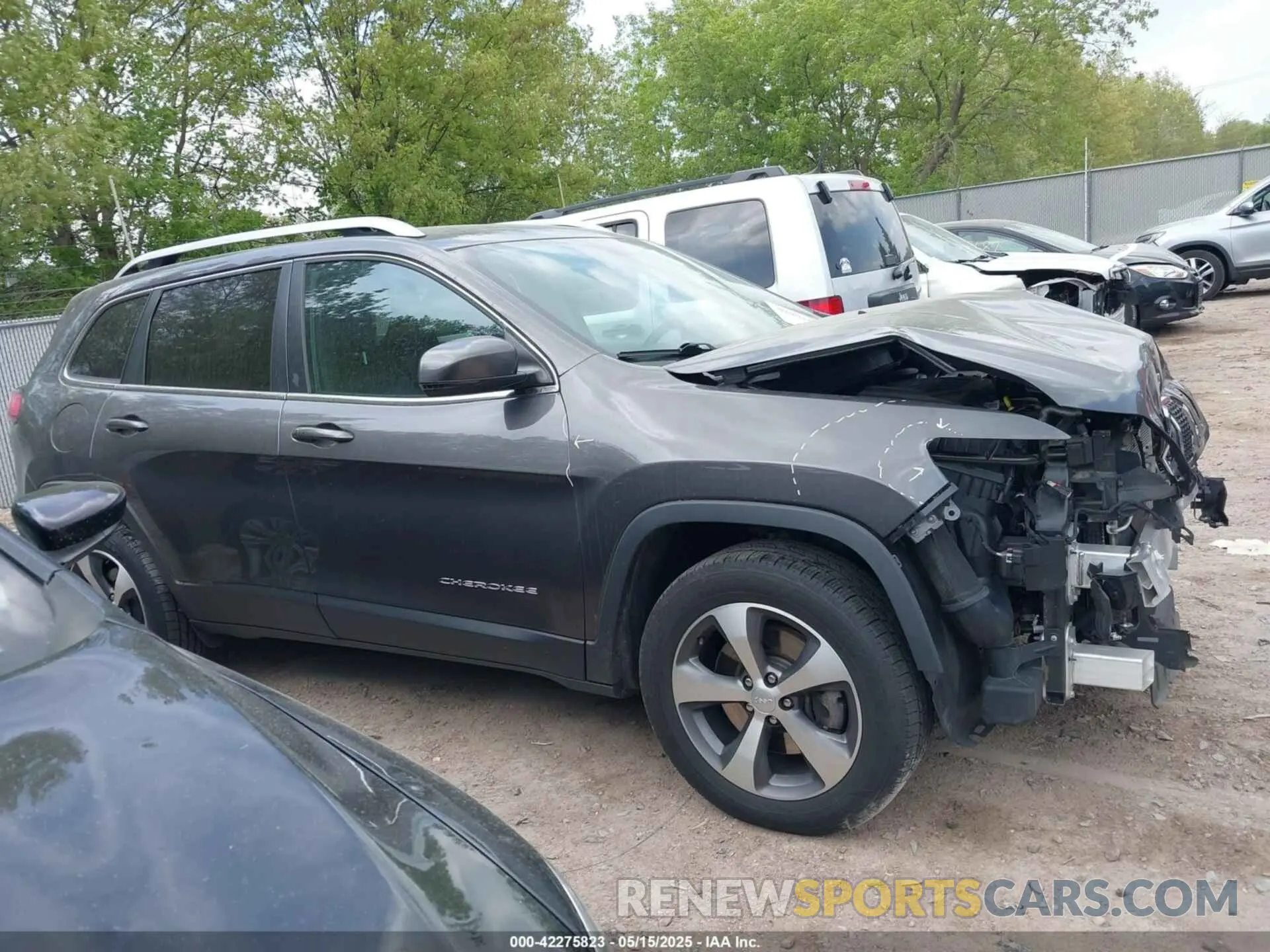 13 Photograph of a damaged car 1C4PJMDN9LD588244 JEEP CHEROKEE 2020