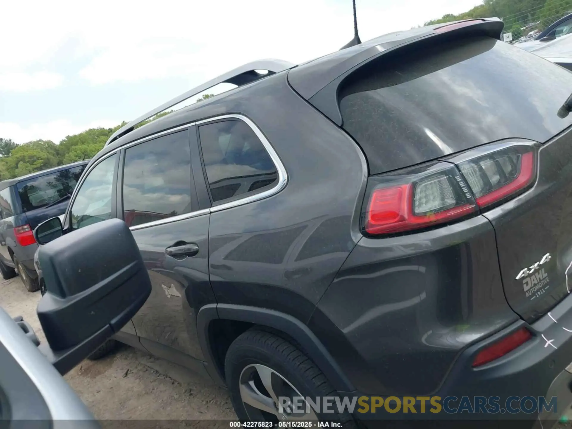 14 Photograph of a damaged car 1C4PJMDN9LD588244 JEEP CHEROKEE 2020