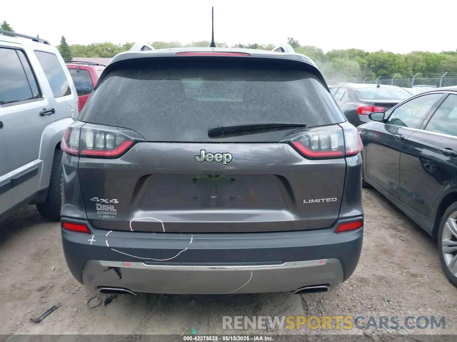 16 Photograph of a damaged car 1C4PJMDN9LD588244 JEEP CHEROKEE 2020