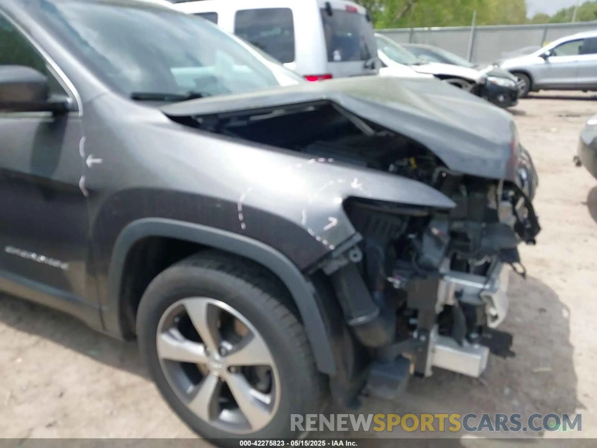 18 Photograph of a damaged car 1C4PJMDN9LD588244 JEEP CHEROKEE 2020