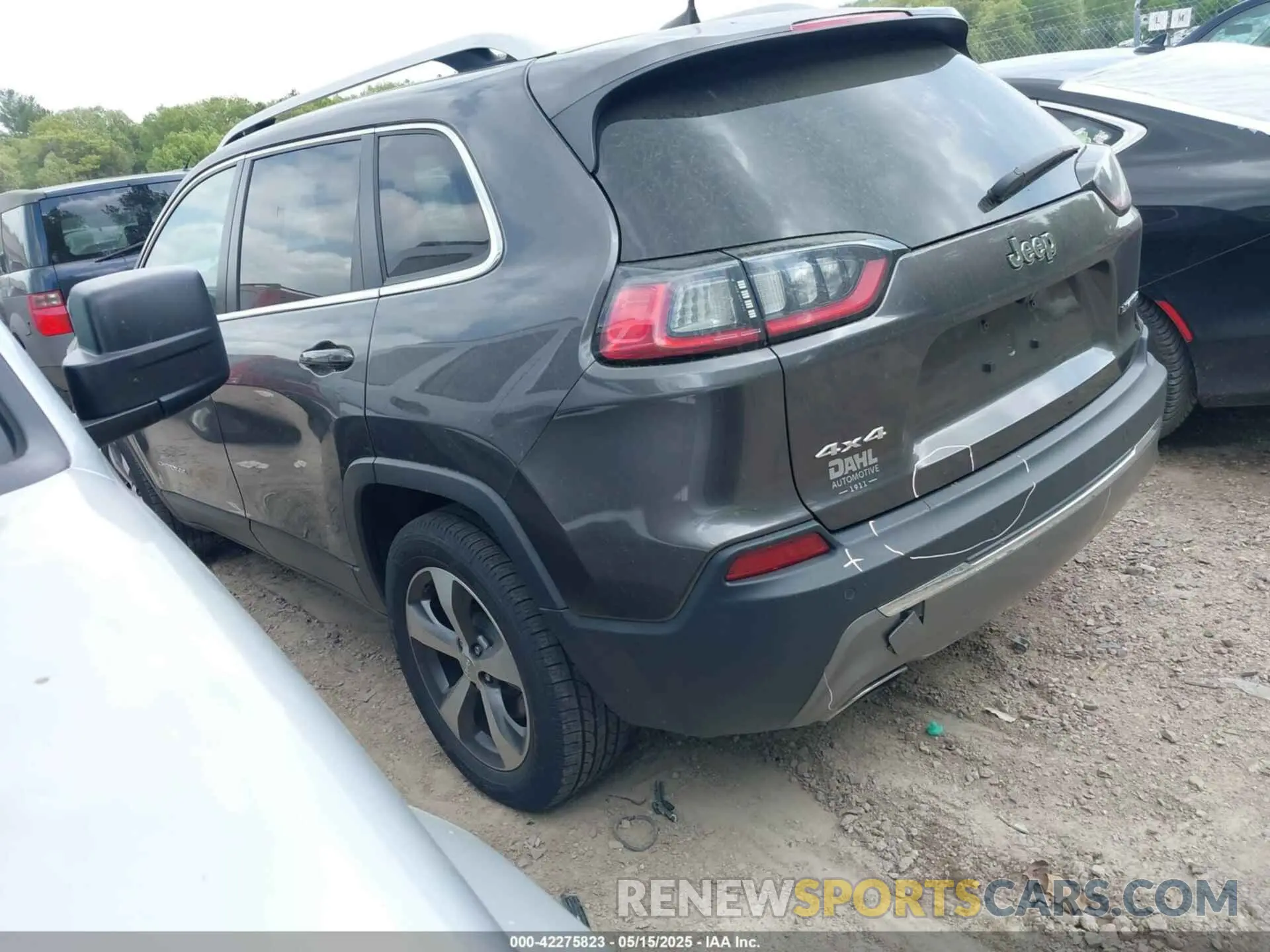 3 Photograph of a damaged car 1C4PJMDN9LD588244 JEEP CHEROKEE 2020