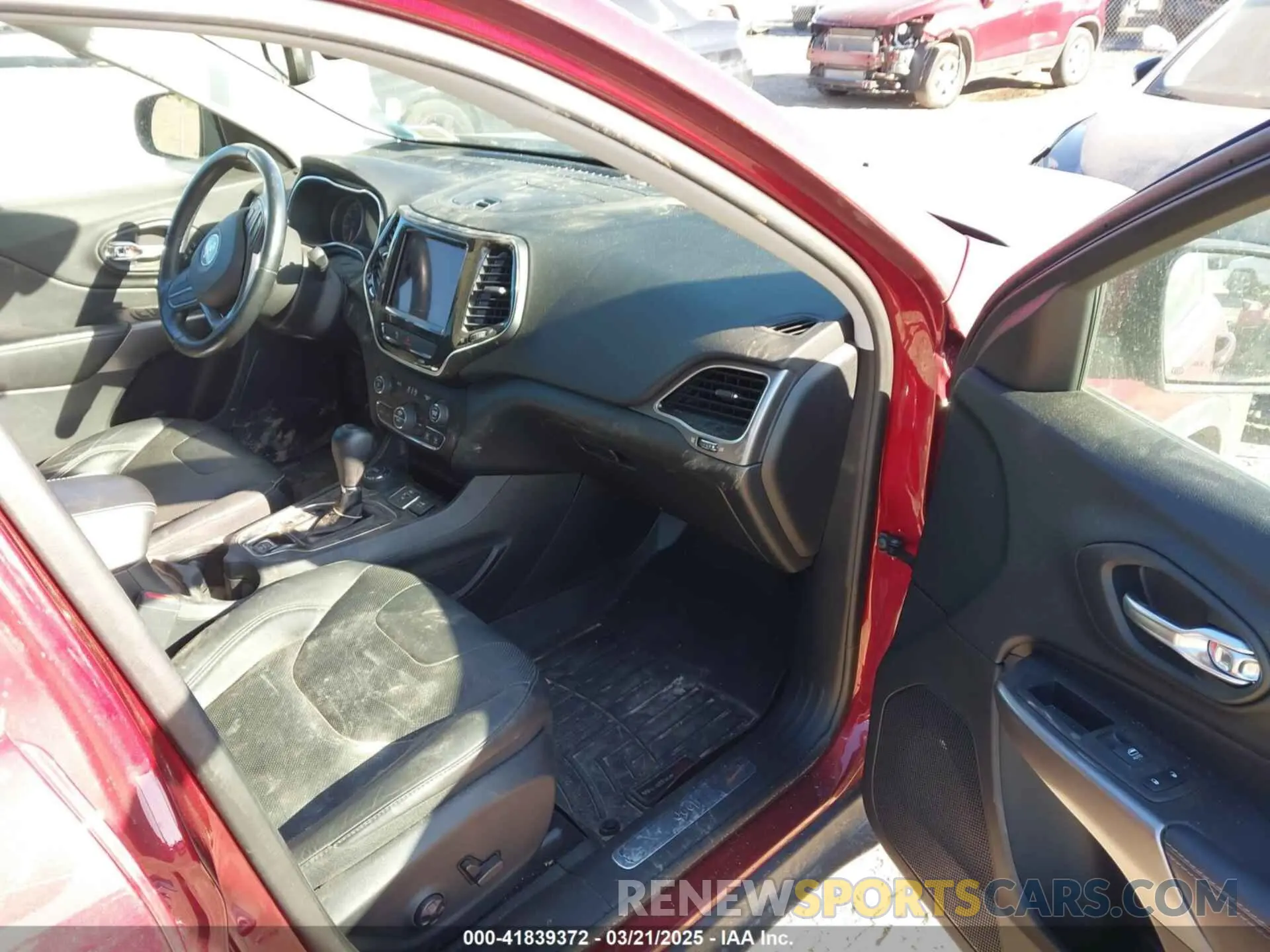 5 Photograph of a damaged car 1C4PJMDNXLD555396 JEEP CHEROKEE 2020