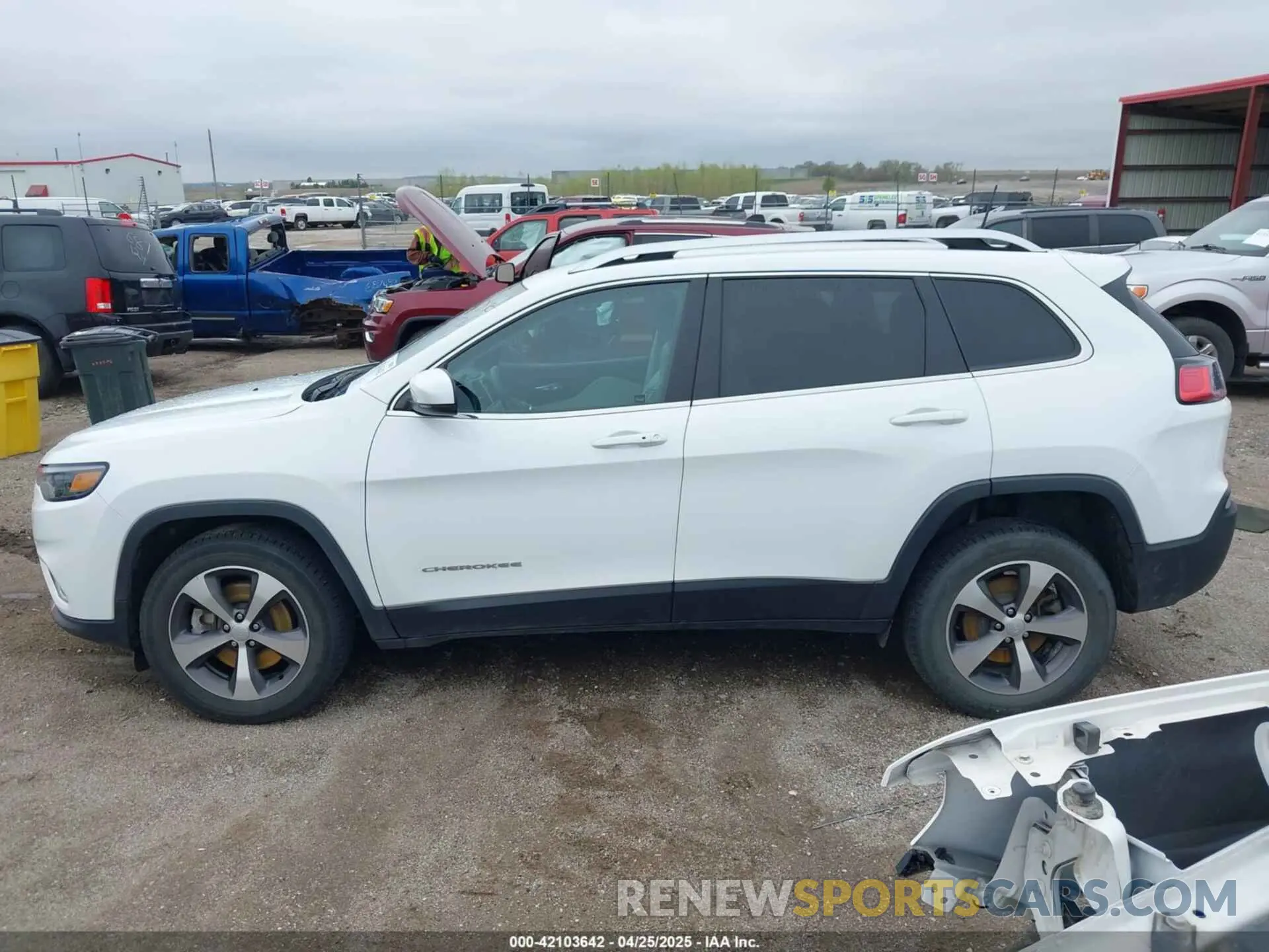 14 Photograph of a damaged car 1C4PJMDNXLD619792 JEEP CHEROKEE 2020