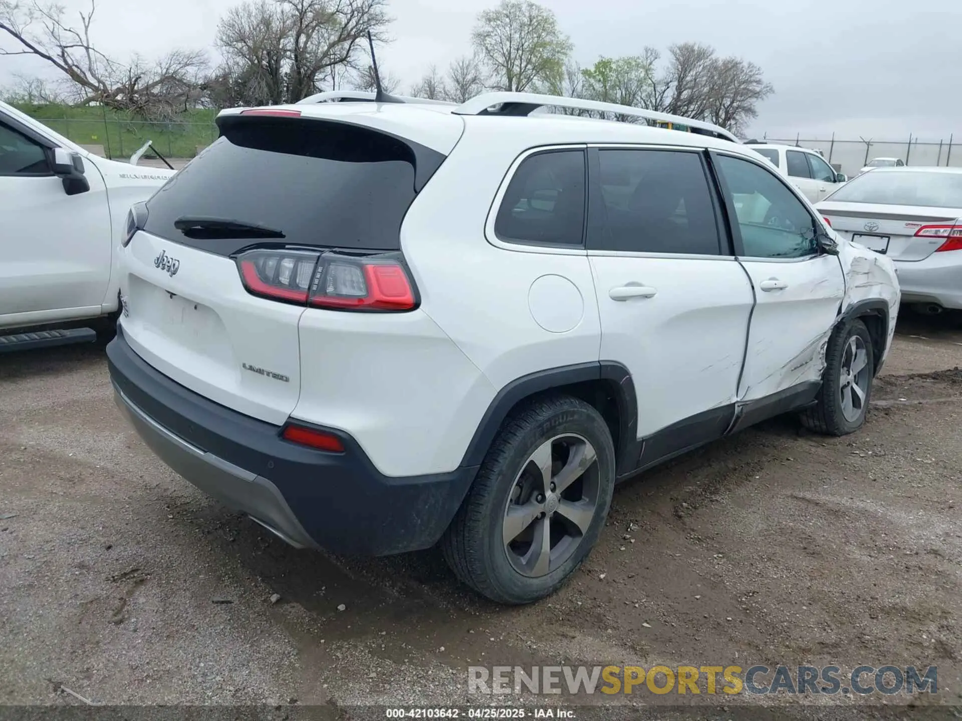 4 Photograph of a damaged car 1C4PJMDNXLD619792 JEEP CHEROKEE 2020