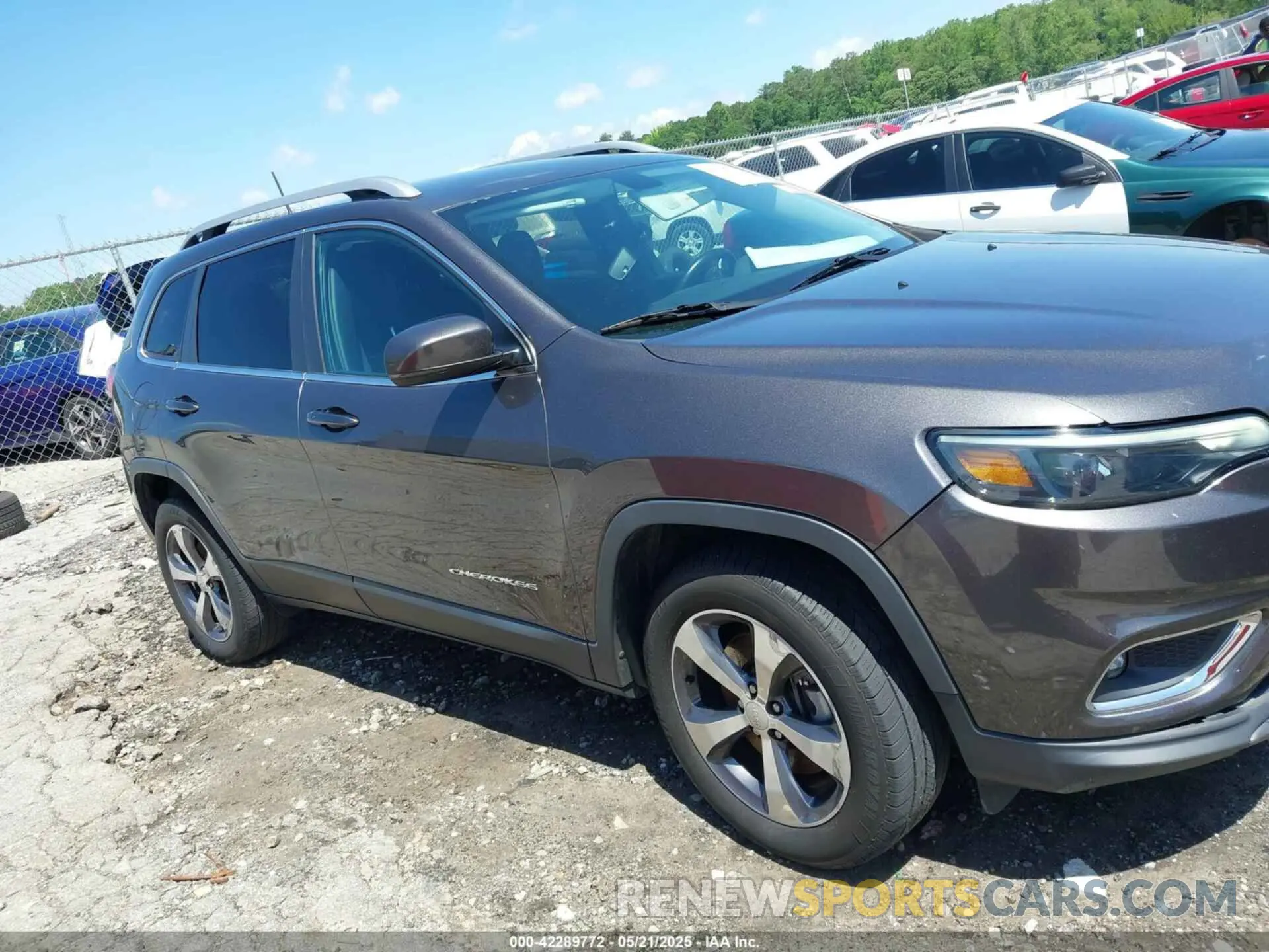 13 Photograph of a damaged car 1C4PJMDX0LD519038 JEEP CHEROKEE 2020