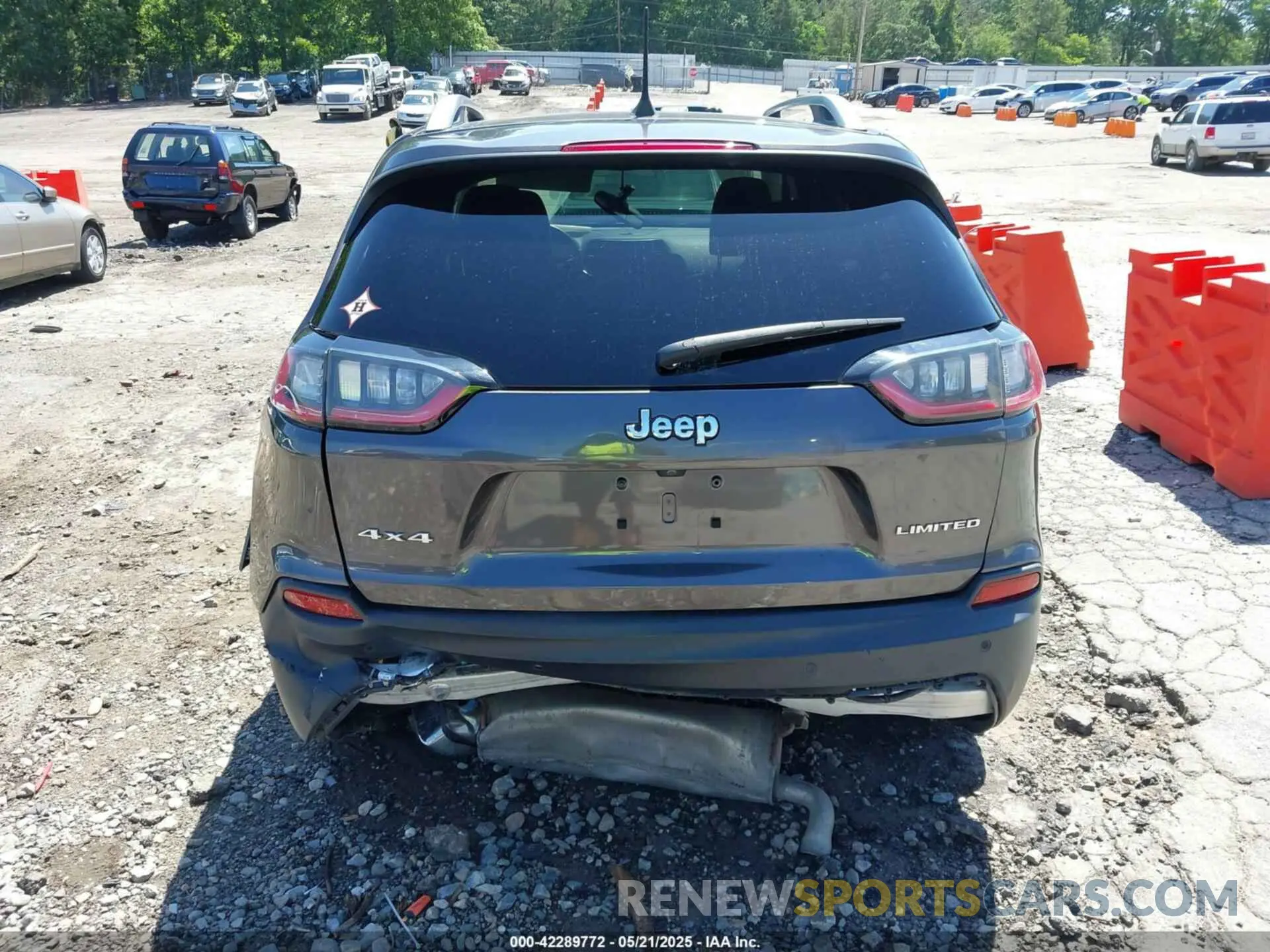16 Photograph of a damaged car 1C4PJMDX0LD519038 JEEP CHEROKEE 2020