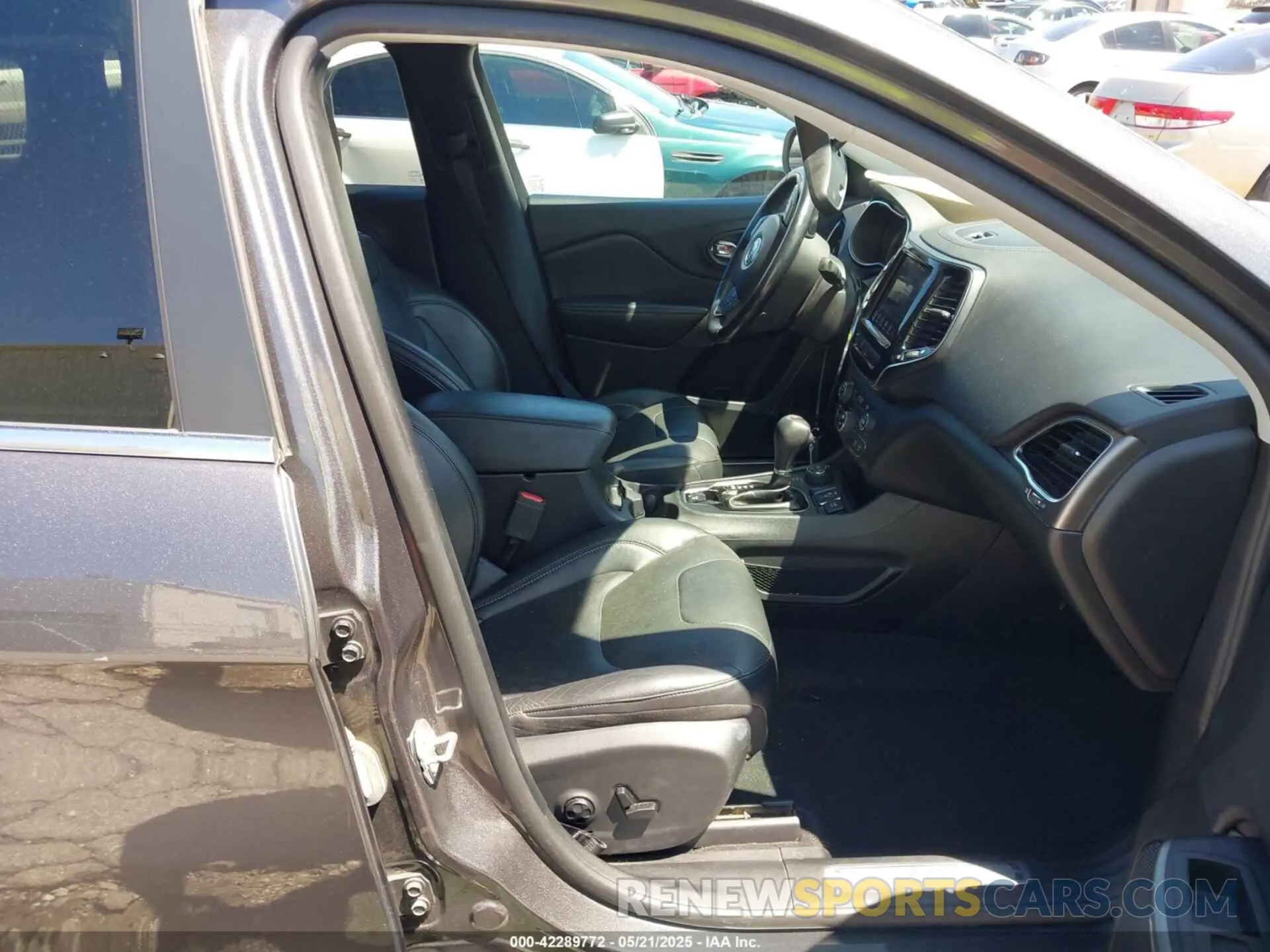 5 Photograph of a damaged car 1C4PJMDX0LD519038 JEEP CHEROKEE 2020