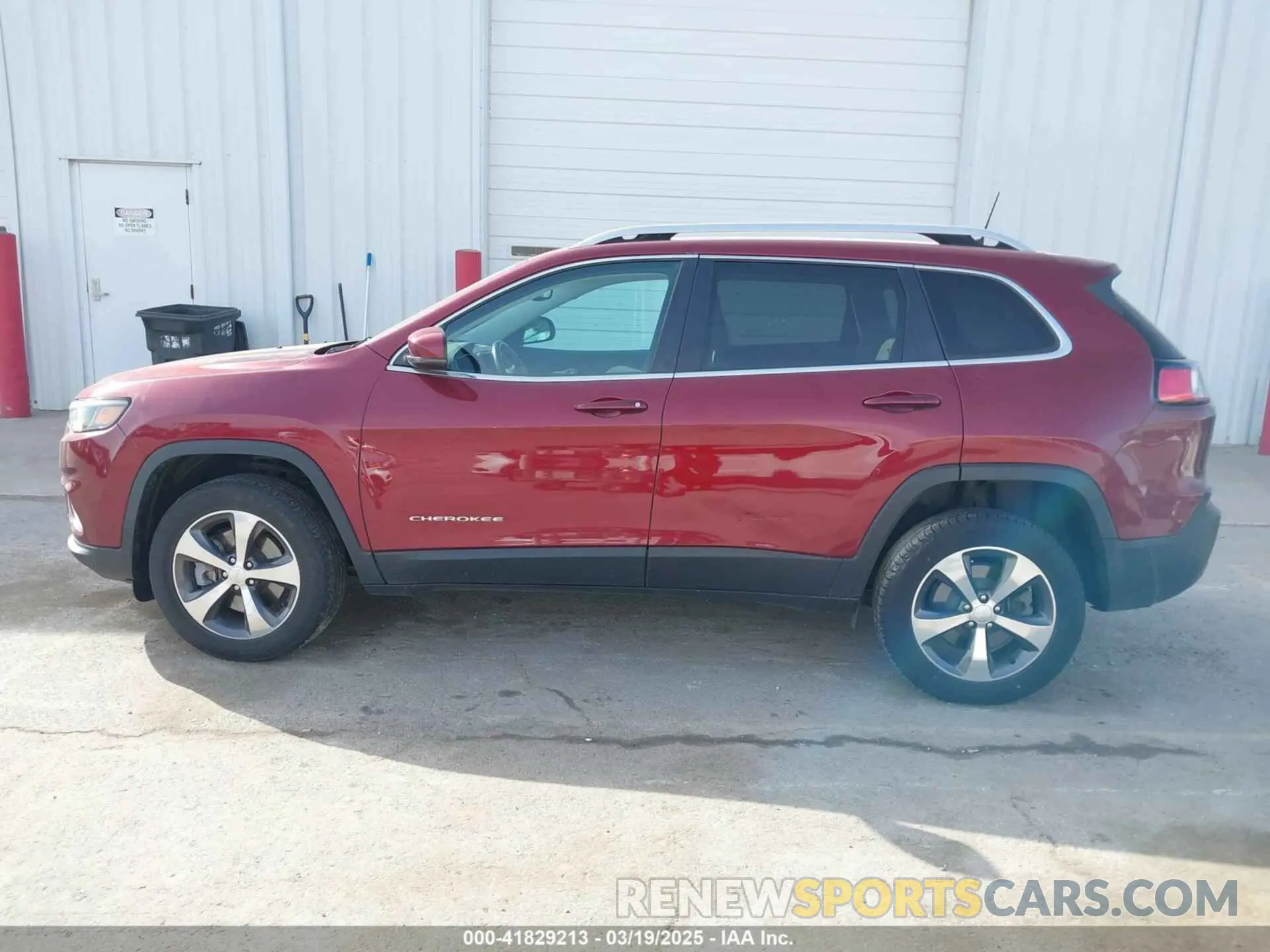 15 Photograph of a damaged car 1C4PJMDX1LD531201 JEEP CHEROKEE 2020