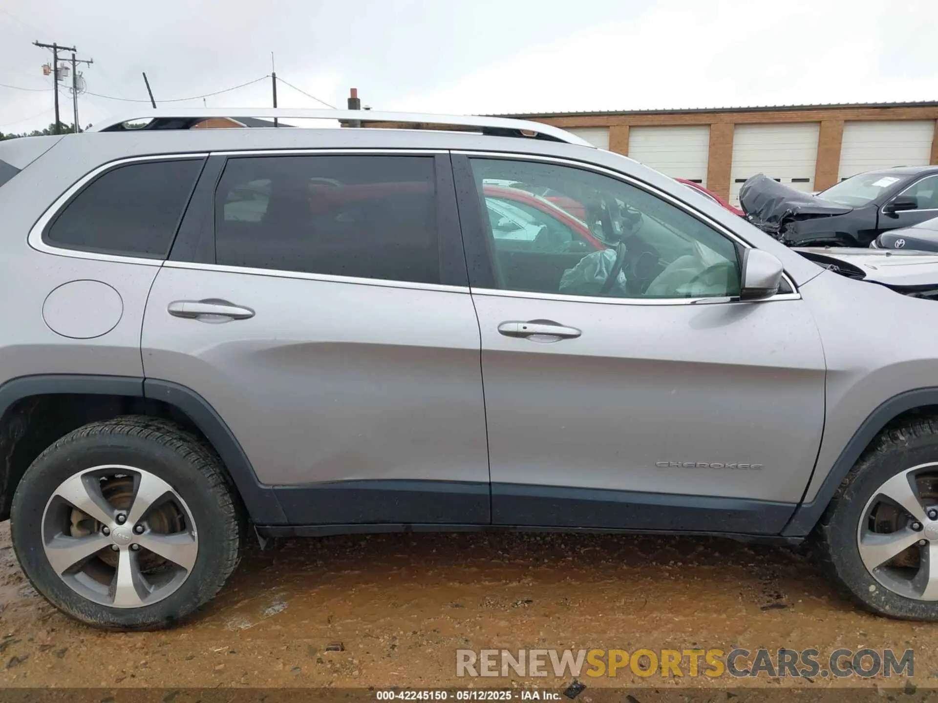 13 Photograph of a damaged car 1C4PJMDX2LD651086 JEEP CHEROKEE 2020