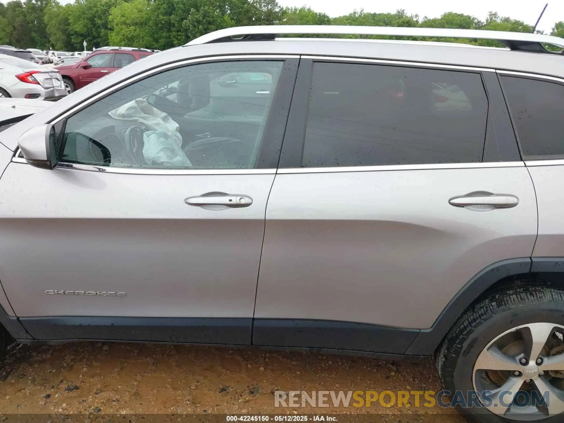 14 Photograph of a damaged car 1C4PJMDX2LD651086 JEEP CHEROKEE 2020