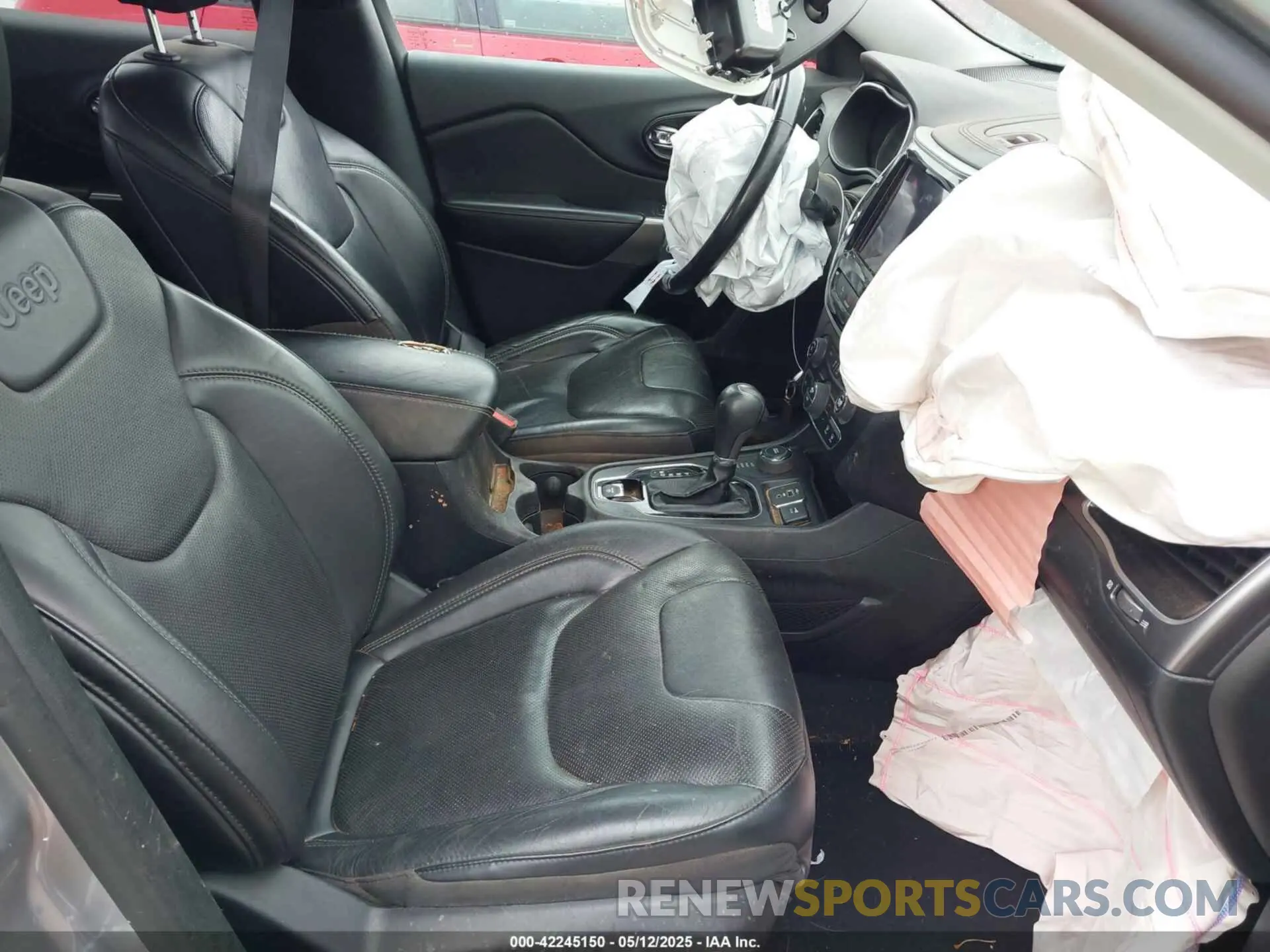 5 Photograph of a damaged car 1C4PJMDX2LD651086 JEEP CHEROKEE 2020