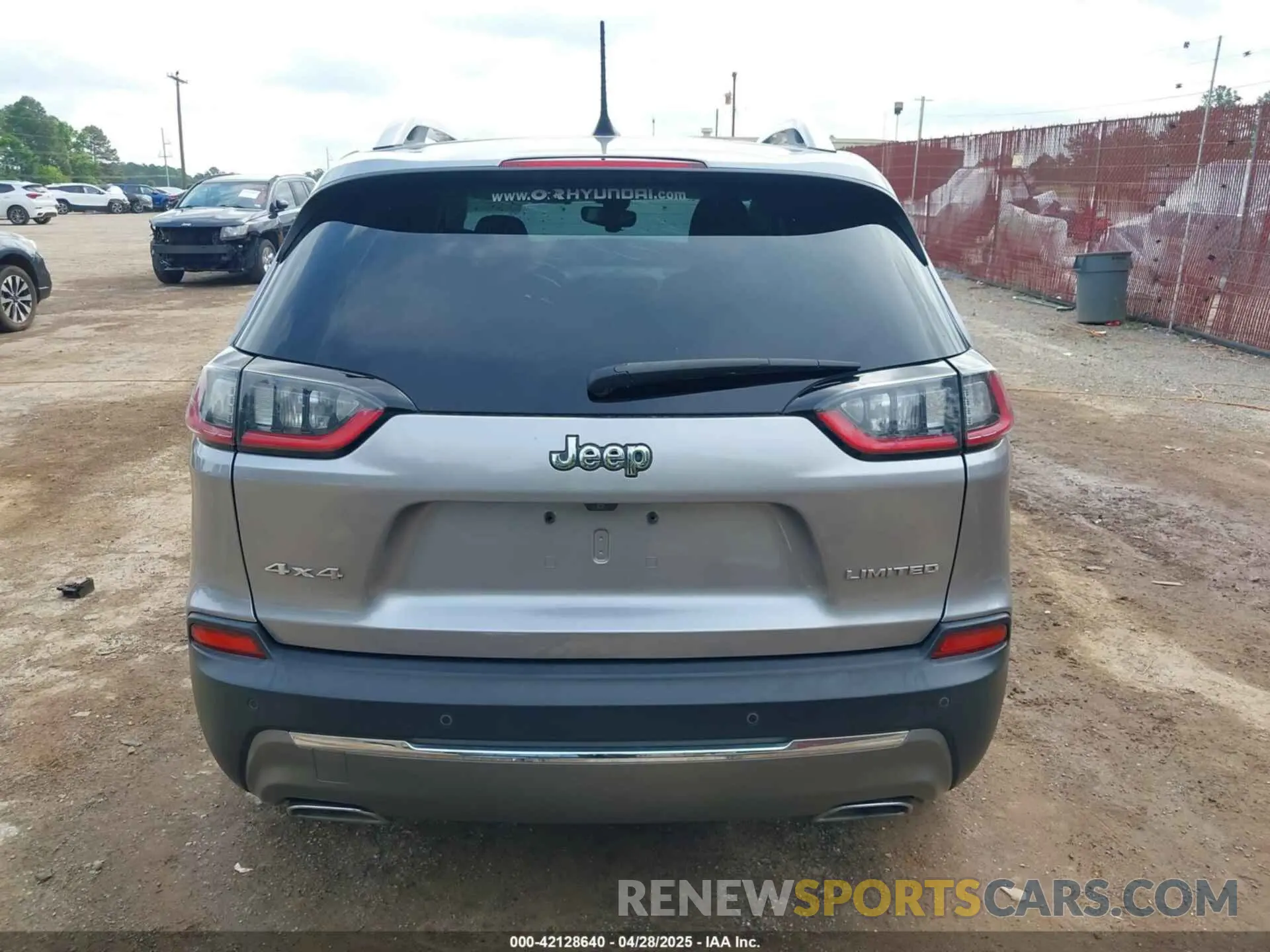 17 Photograph of a damaged car 1C4PJMDX3LD531197 JEEP CHEROKEE 2020