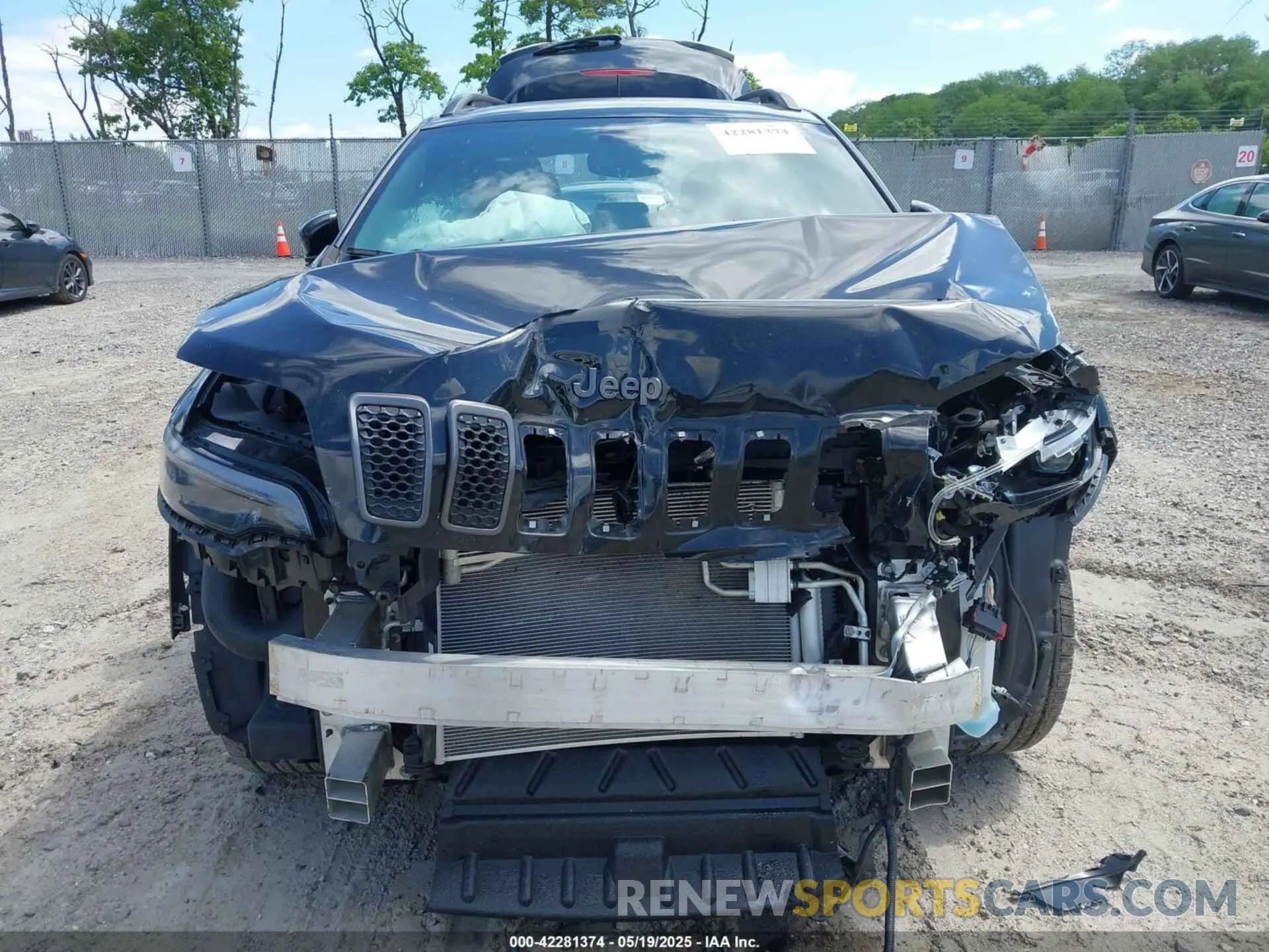 12 Photograph of a damaged car 1C4PJMDX4LD527191 JEEP CHEROKEE 2020