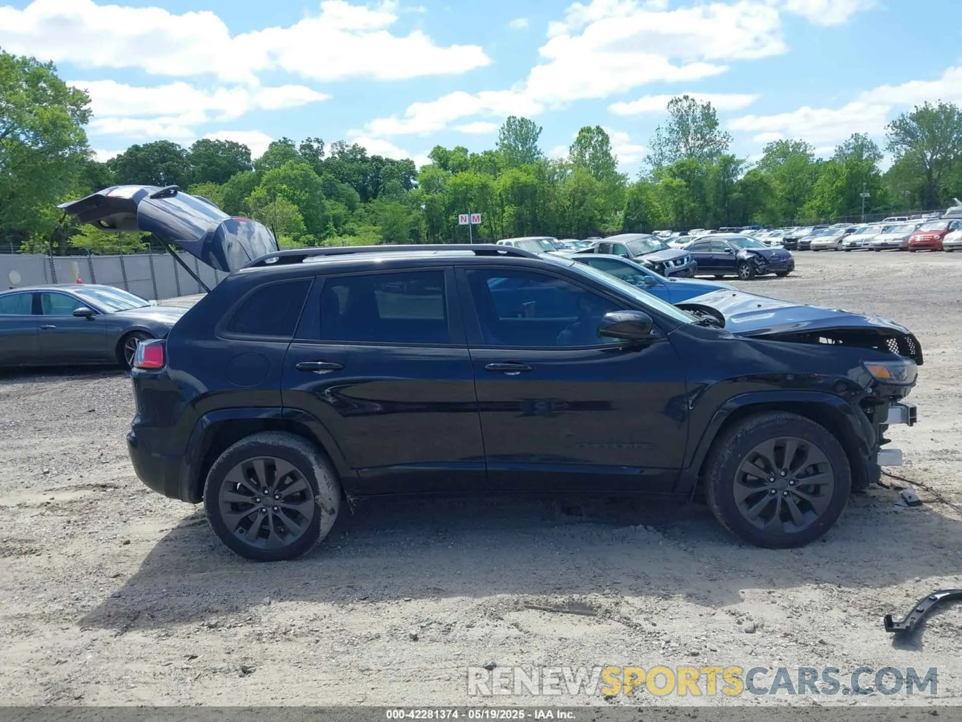 13 Photograph of a damaged car 1C4PJMDX4LD527191 JEEP CHEROKEE 2020